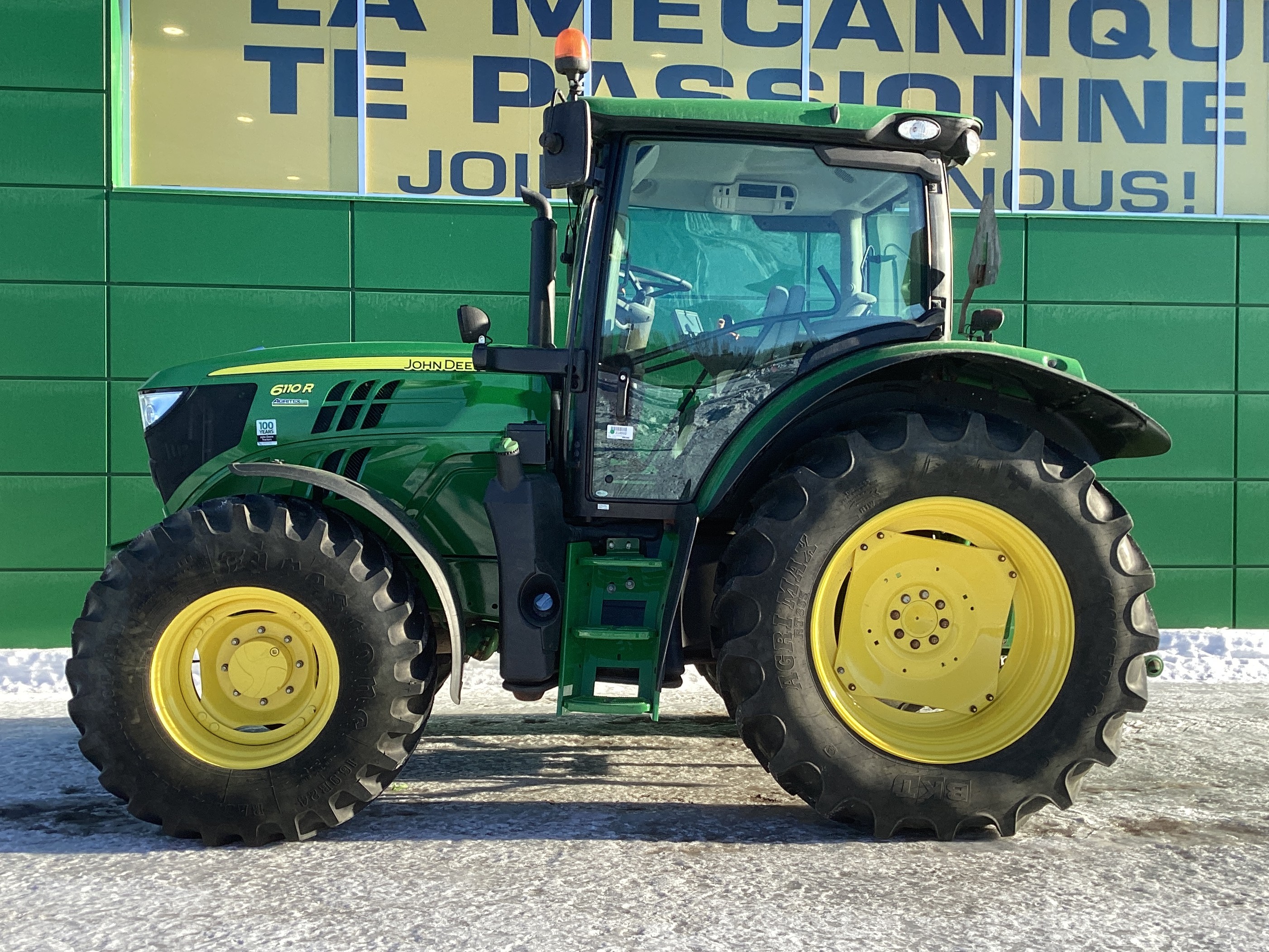John Deere 6110R 
