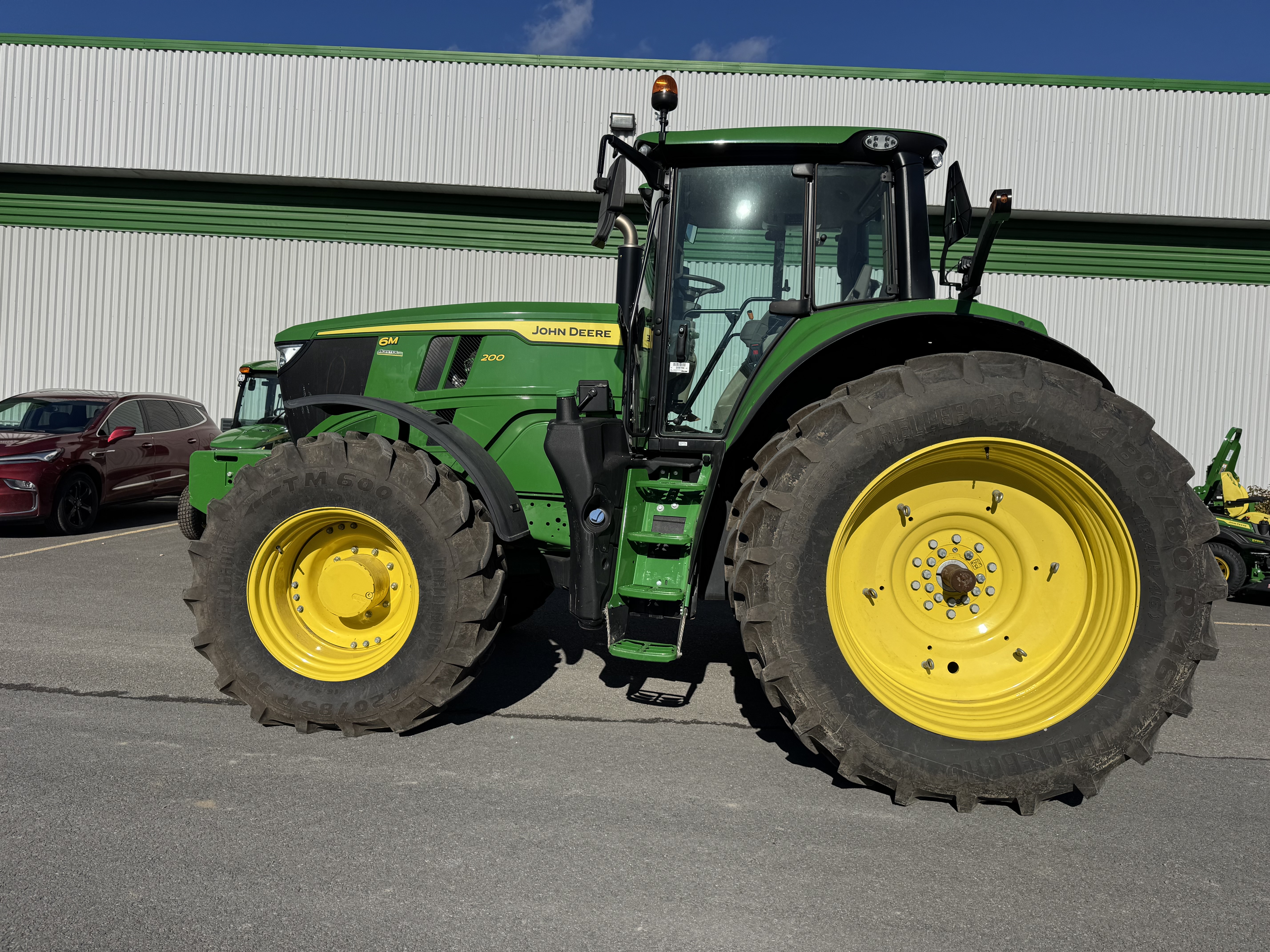John Deere 6M 200