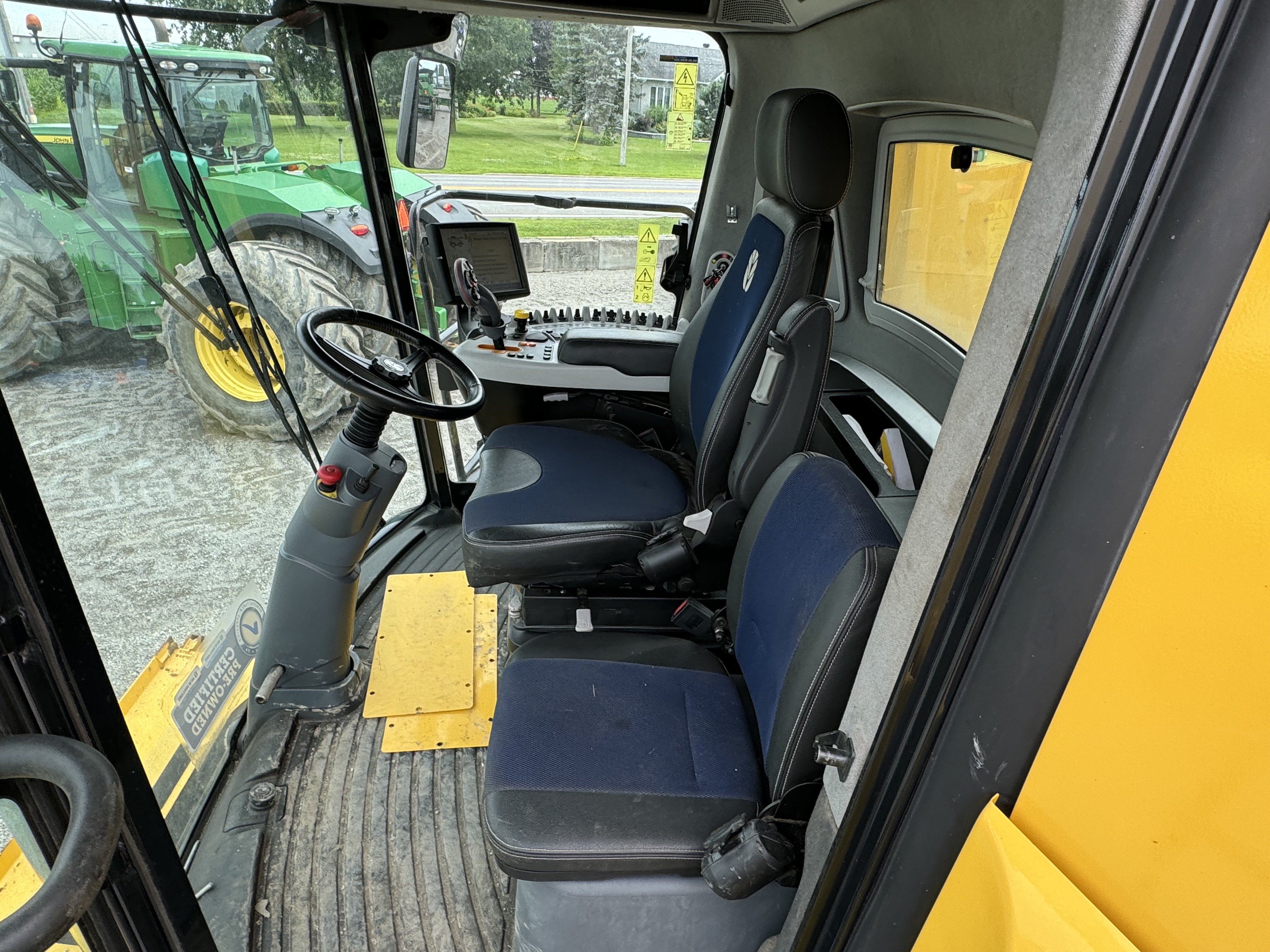 New Holland CR8.90