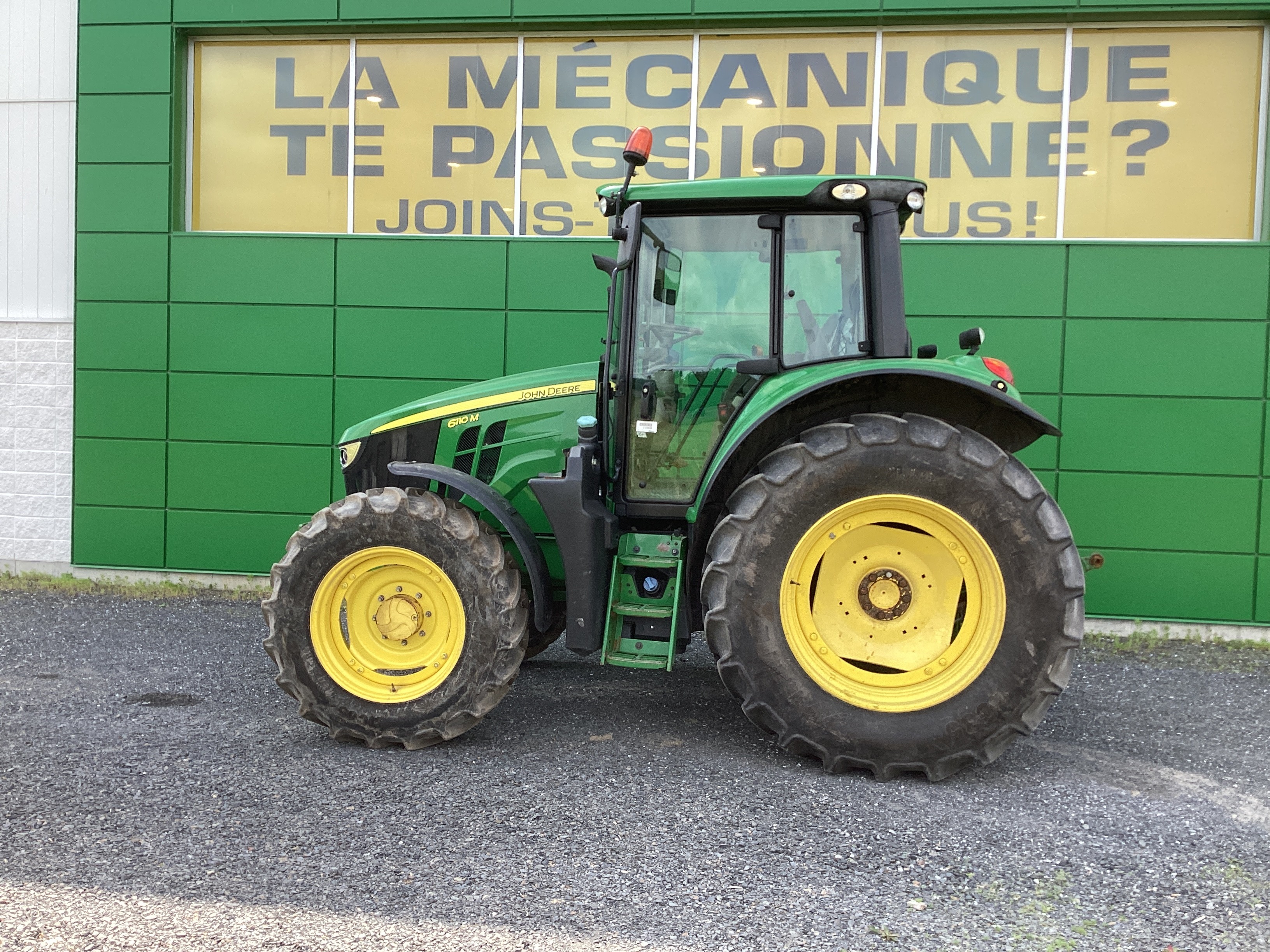 John Deere 6110M