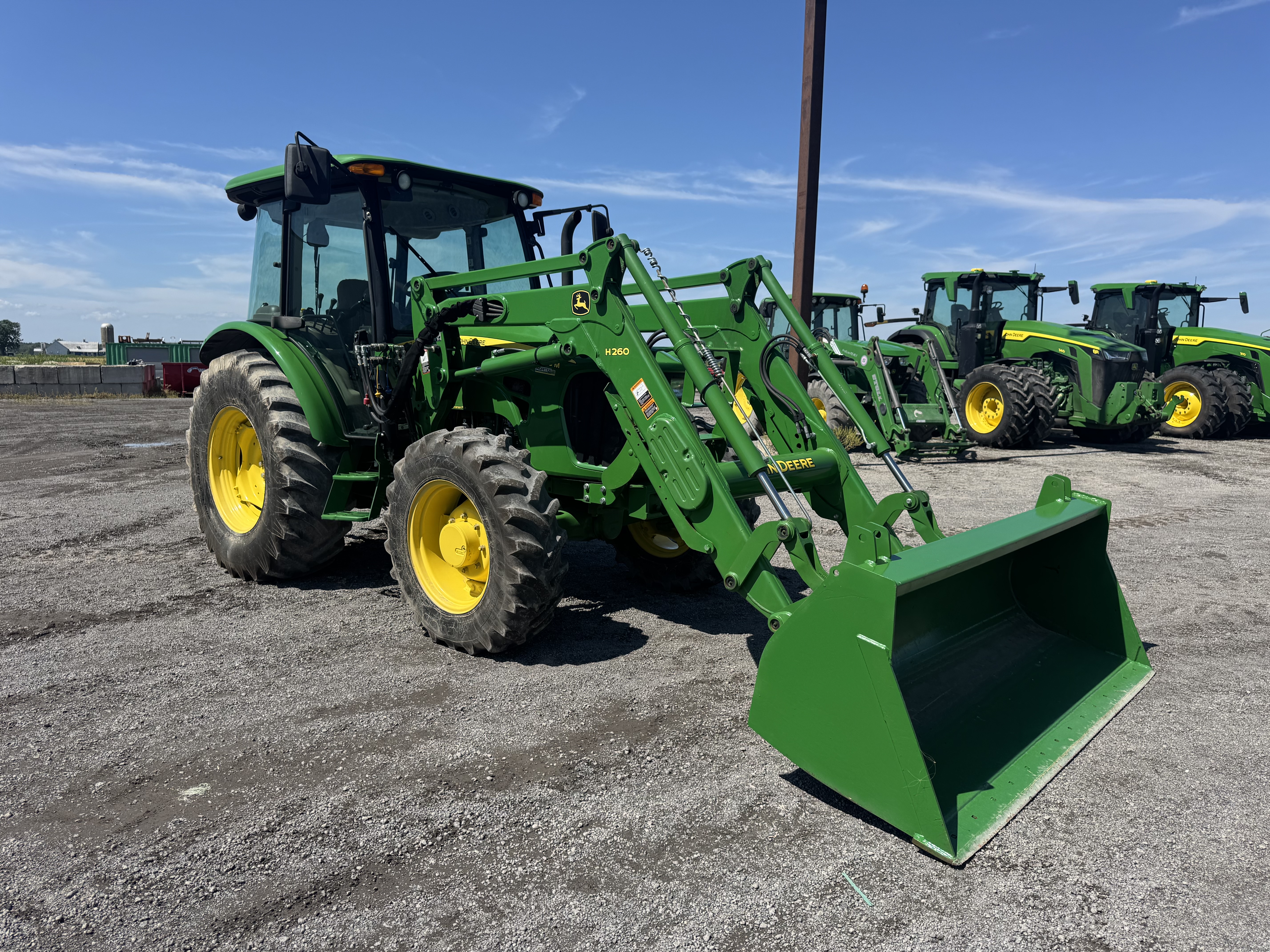 John Deere 5085M