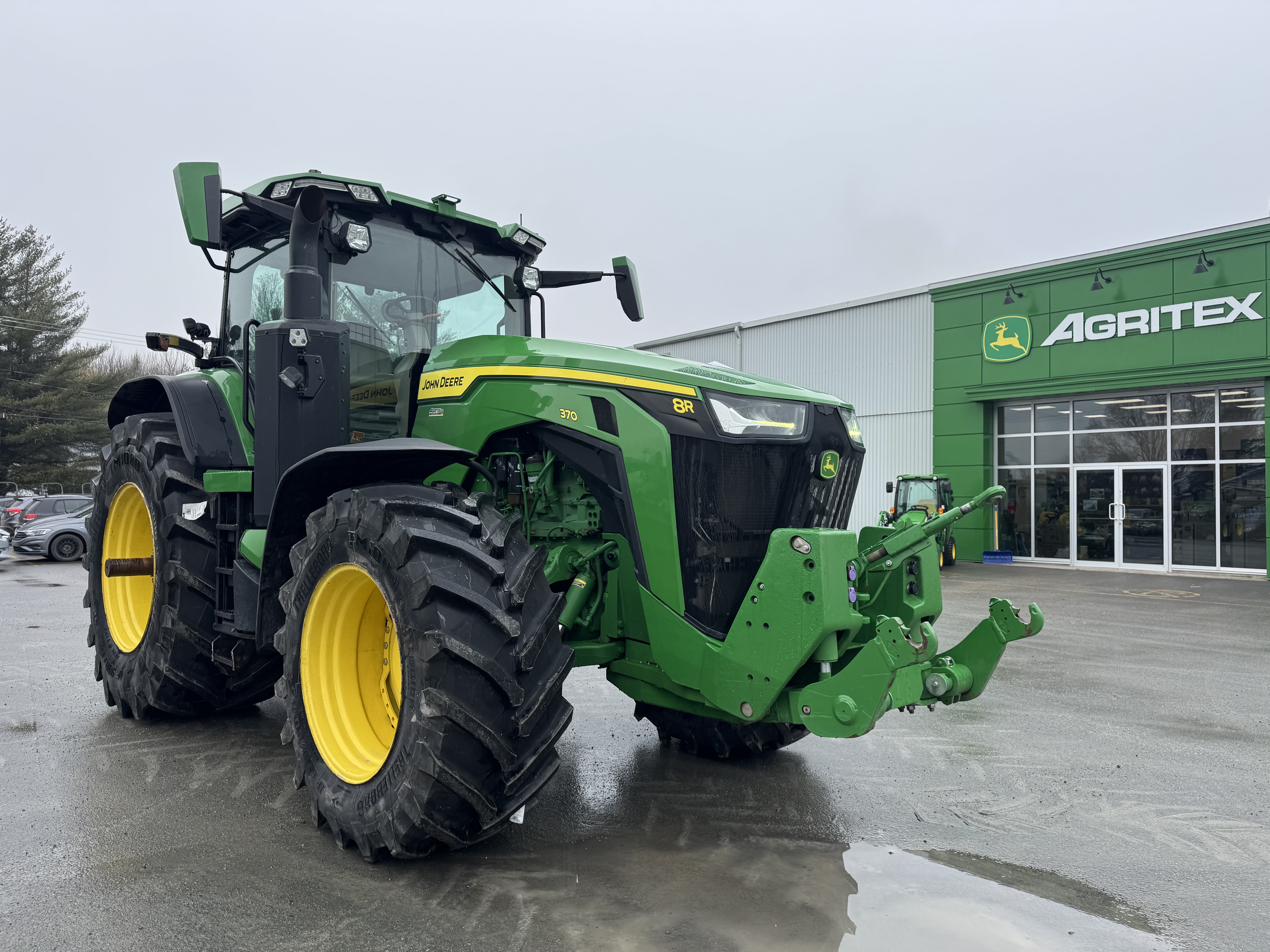 John Deere 8R 370 FRT HTCH PTO