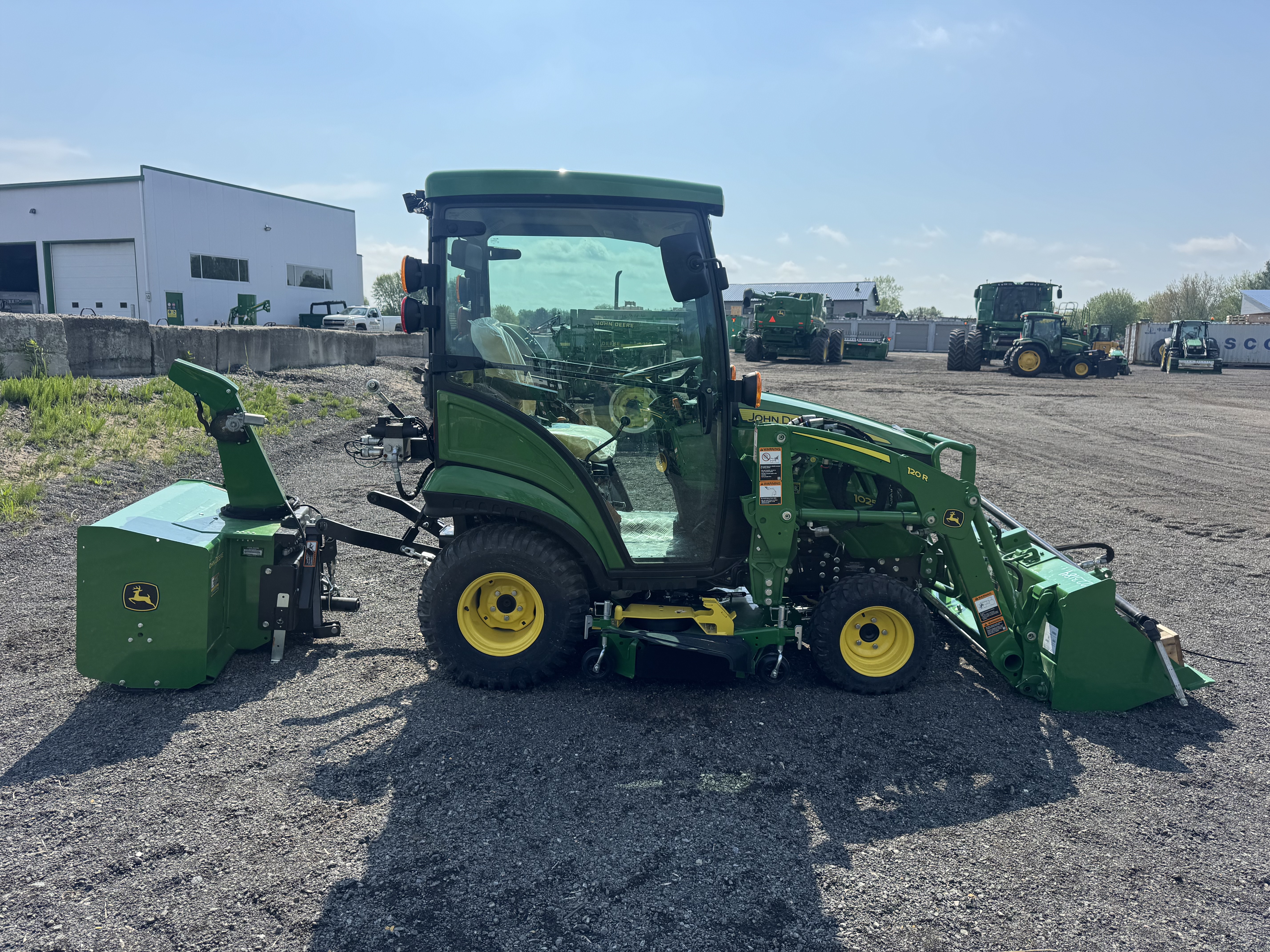 John Deere 1025R LDR + TOUDEUSE + SOUFFLEUR
