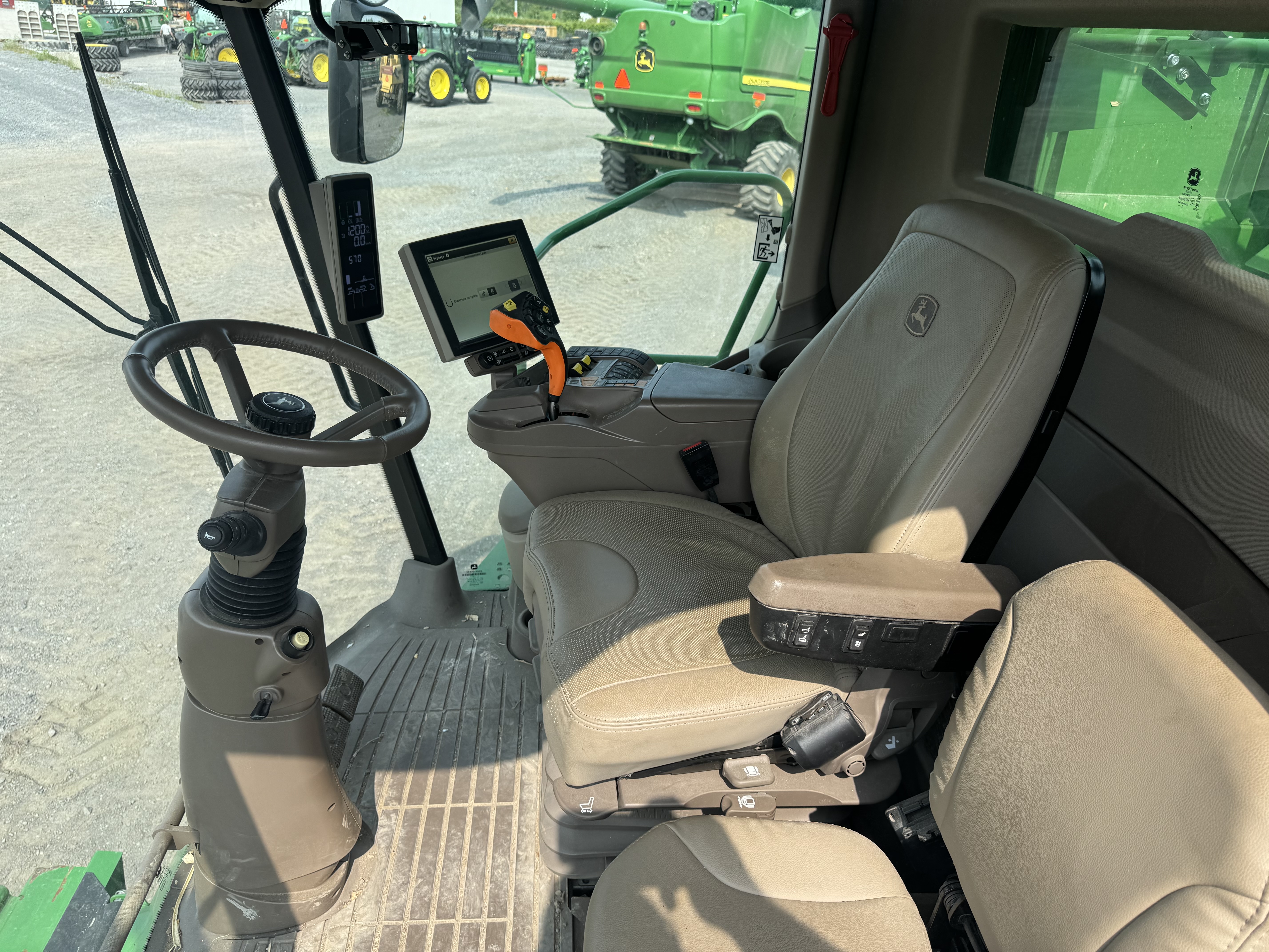 John Deere S790 track