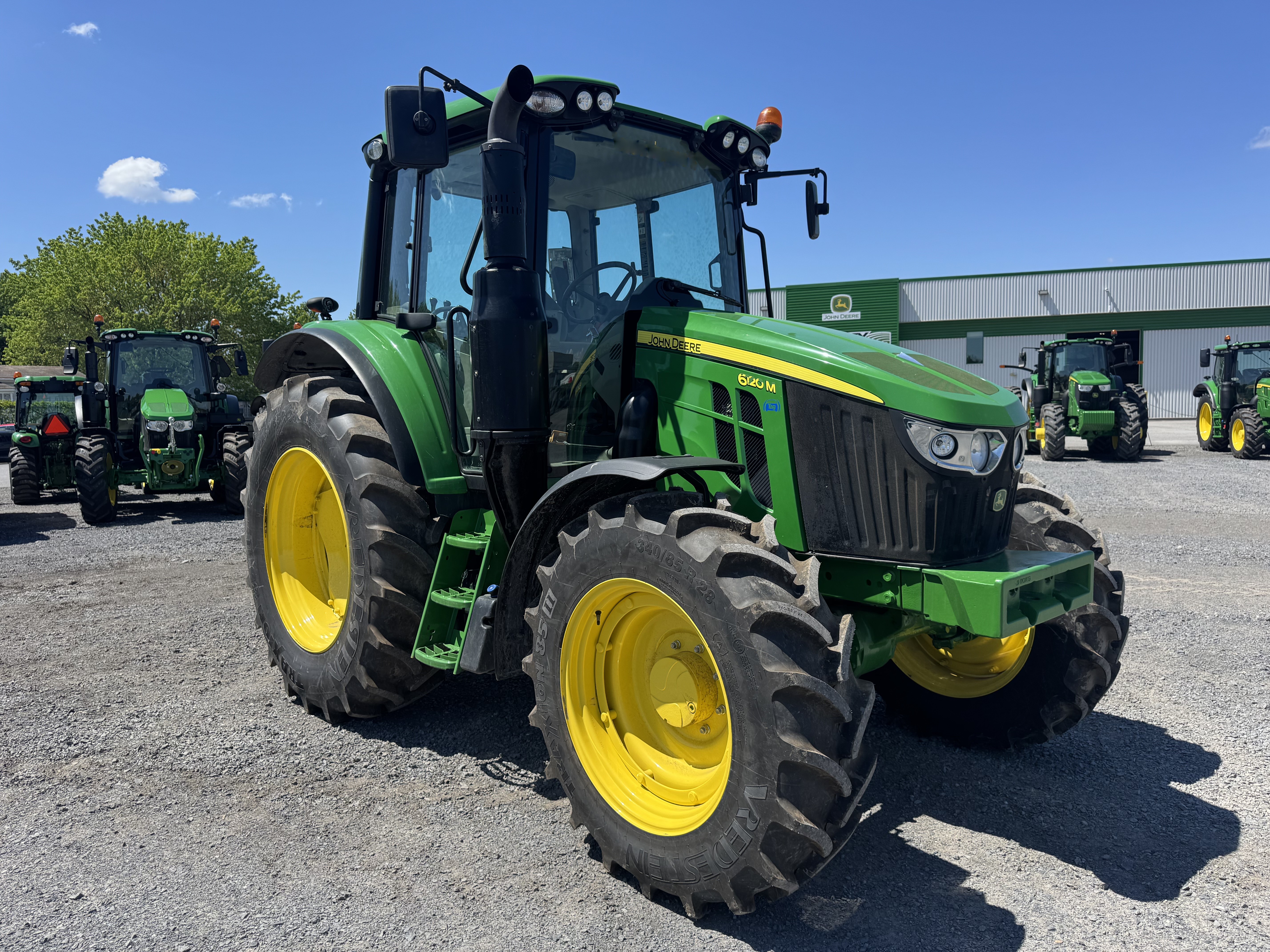 John Deere 6120M