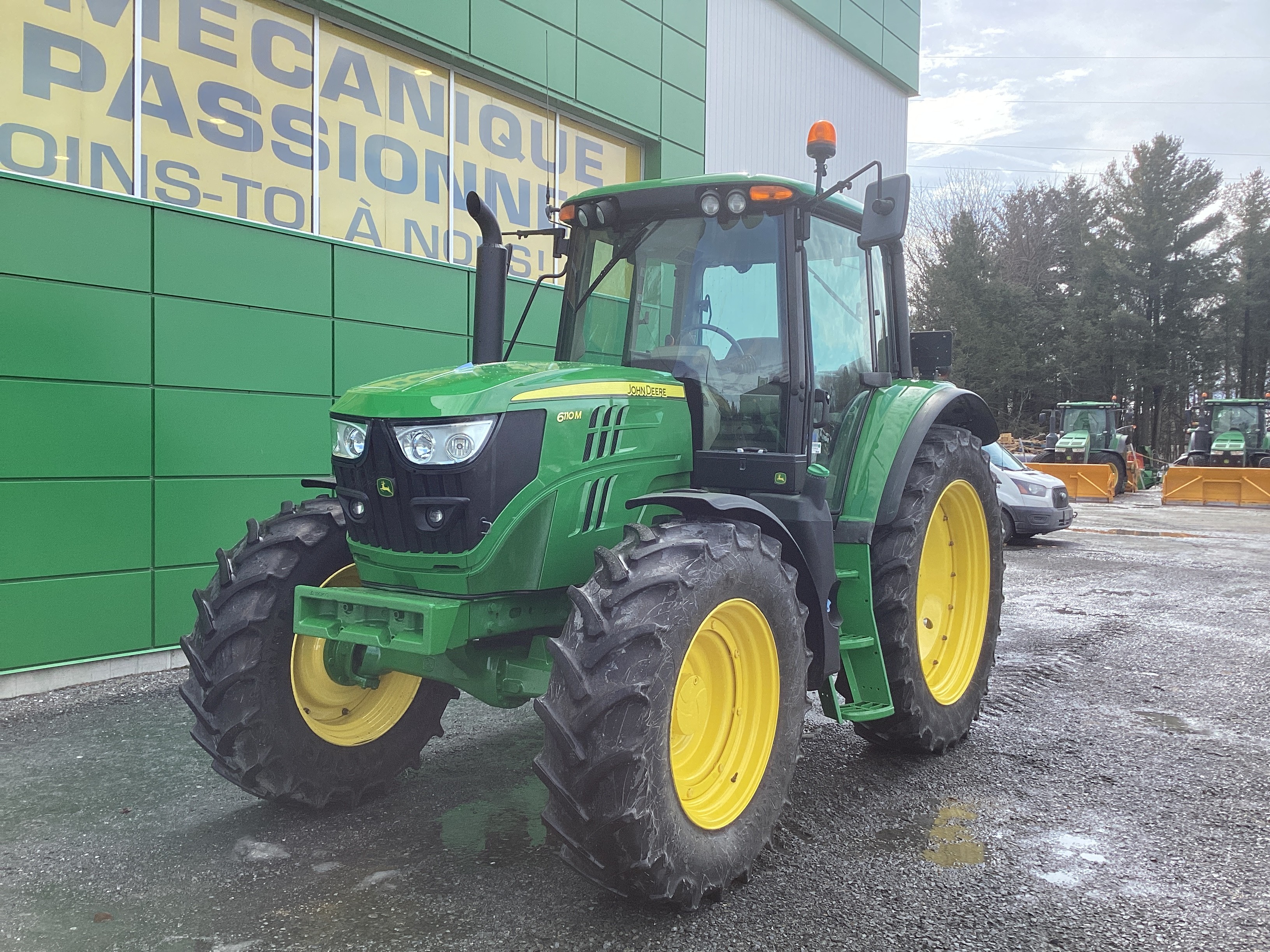 John Deere 6110M