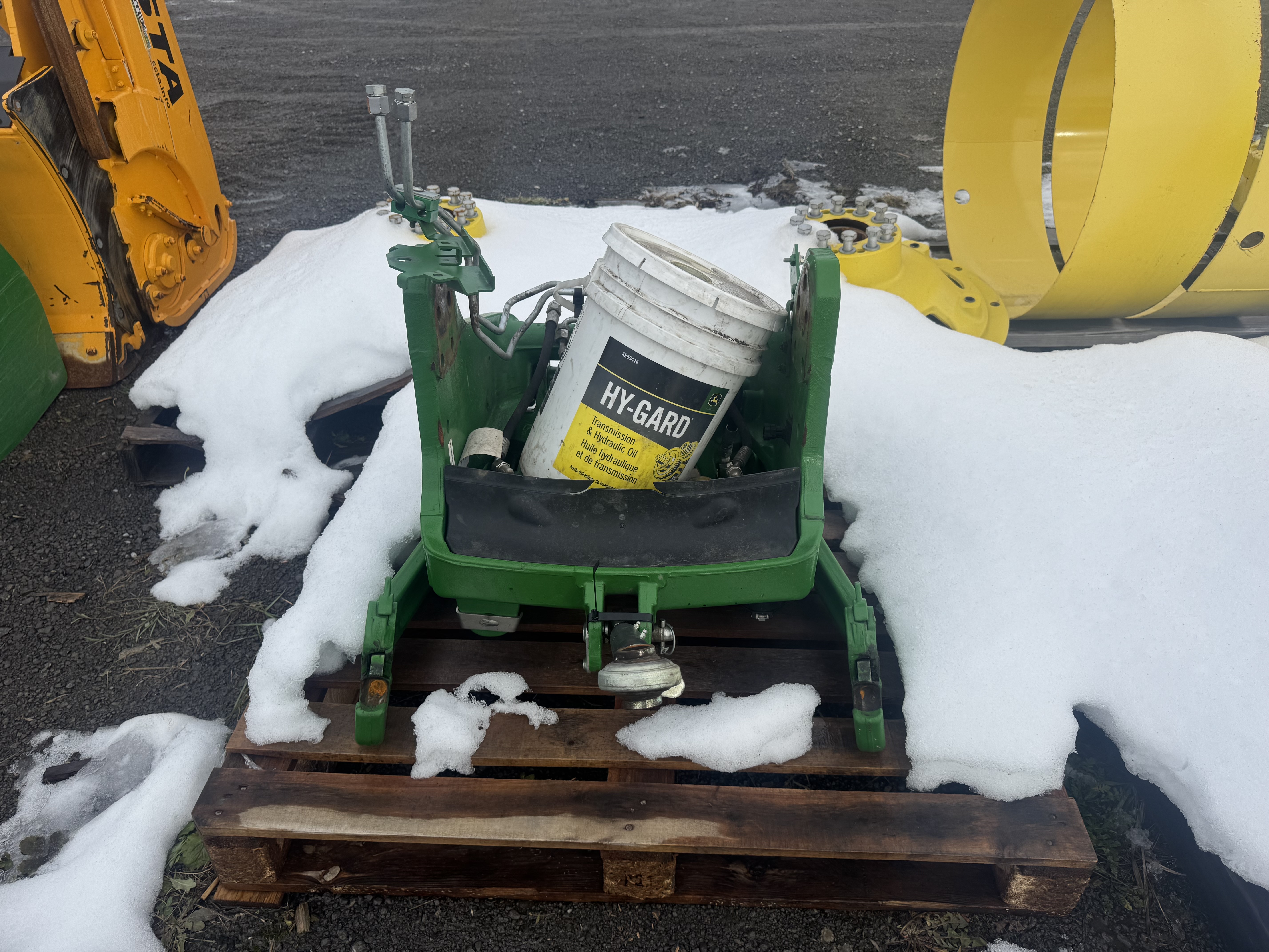 John Deere FRONT HITCH 6145R