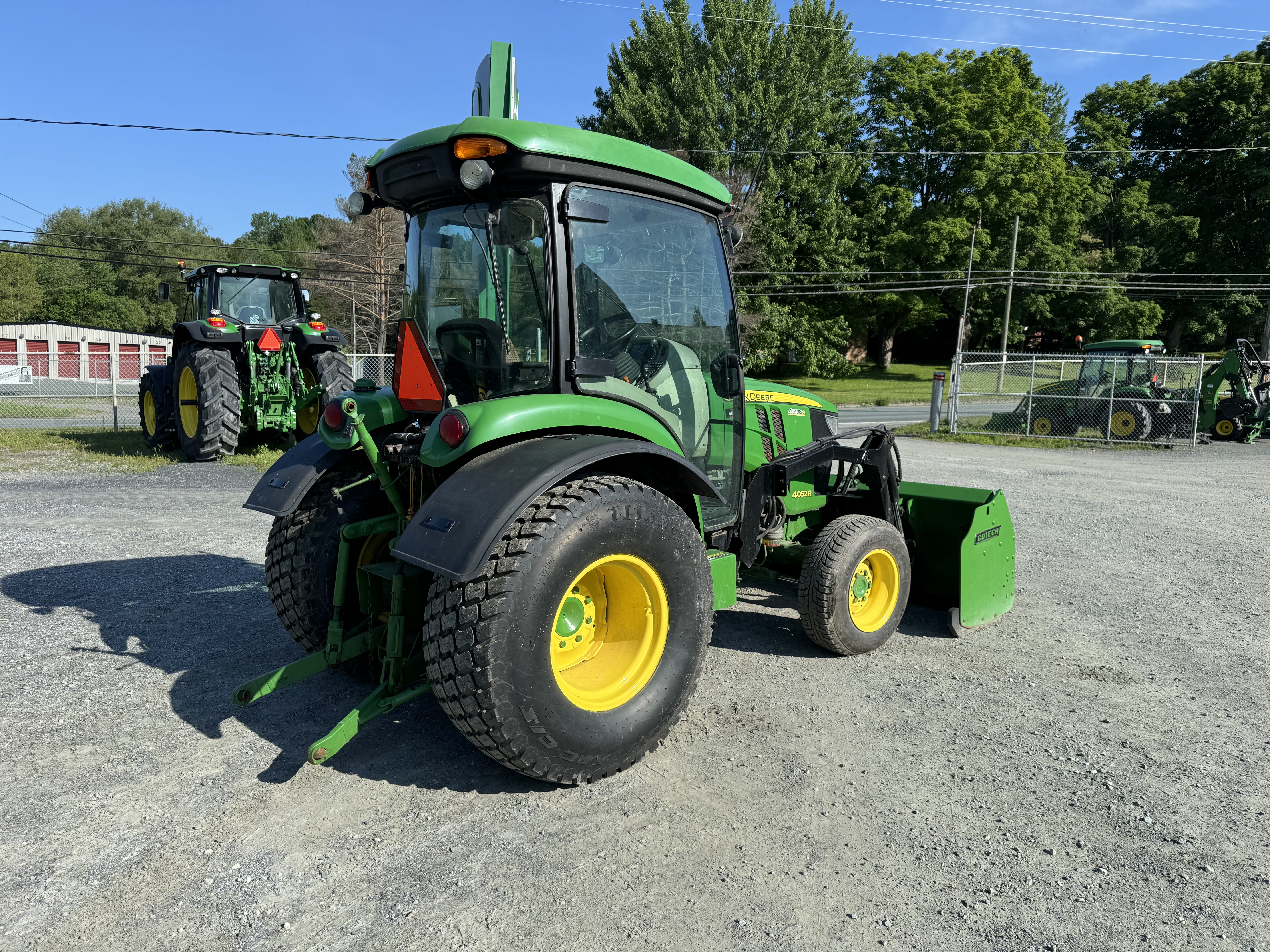 John Deere 4052R GRATTE TURF 