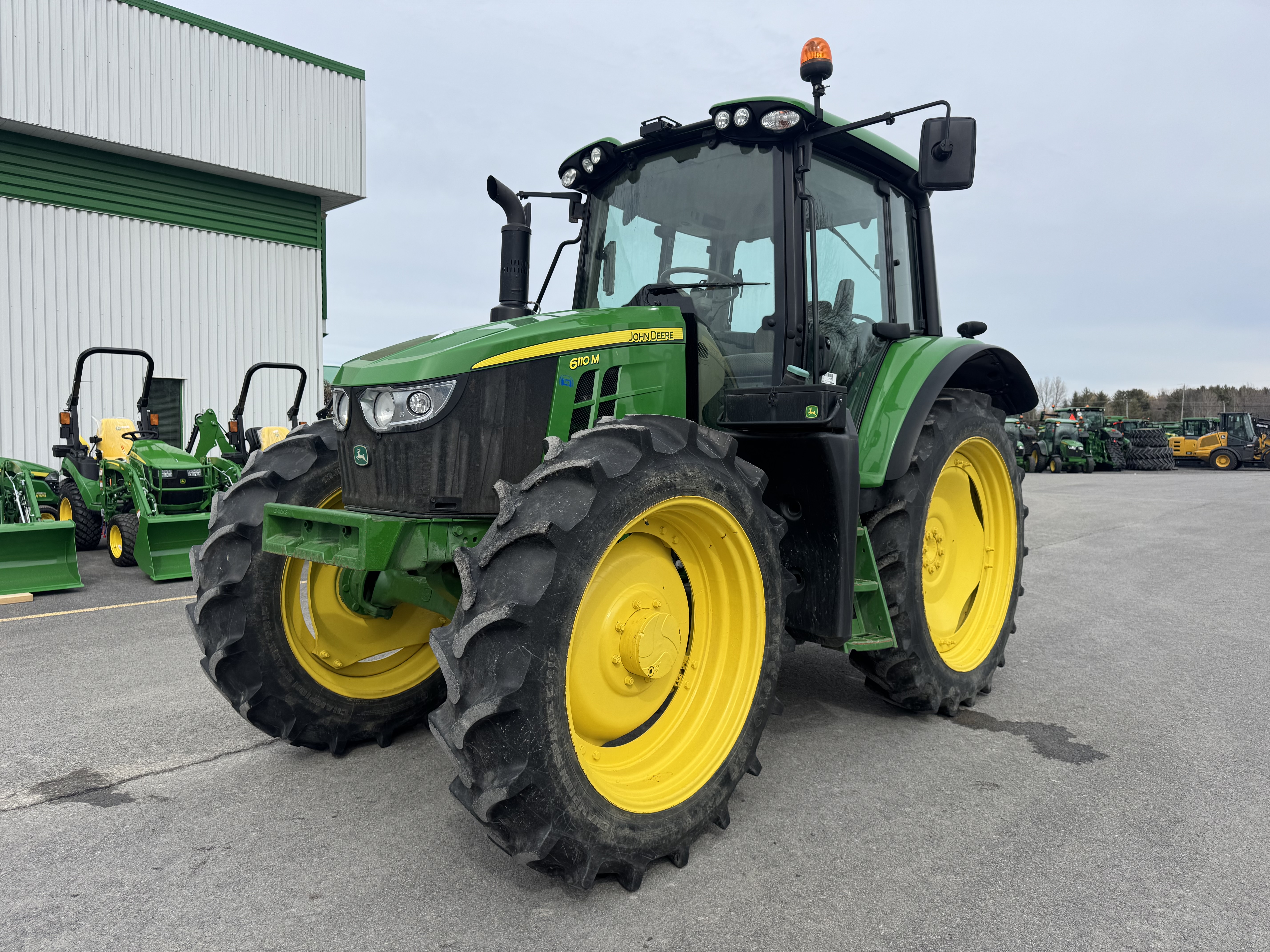 John Deere 6110M
