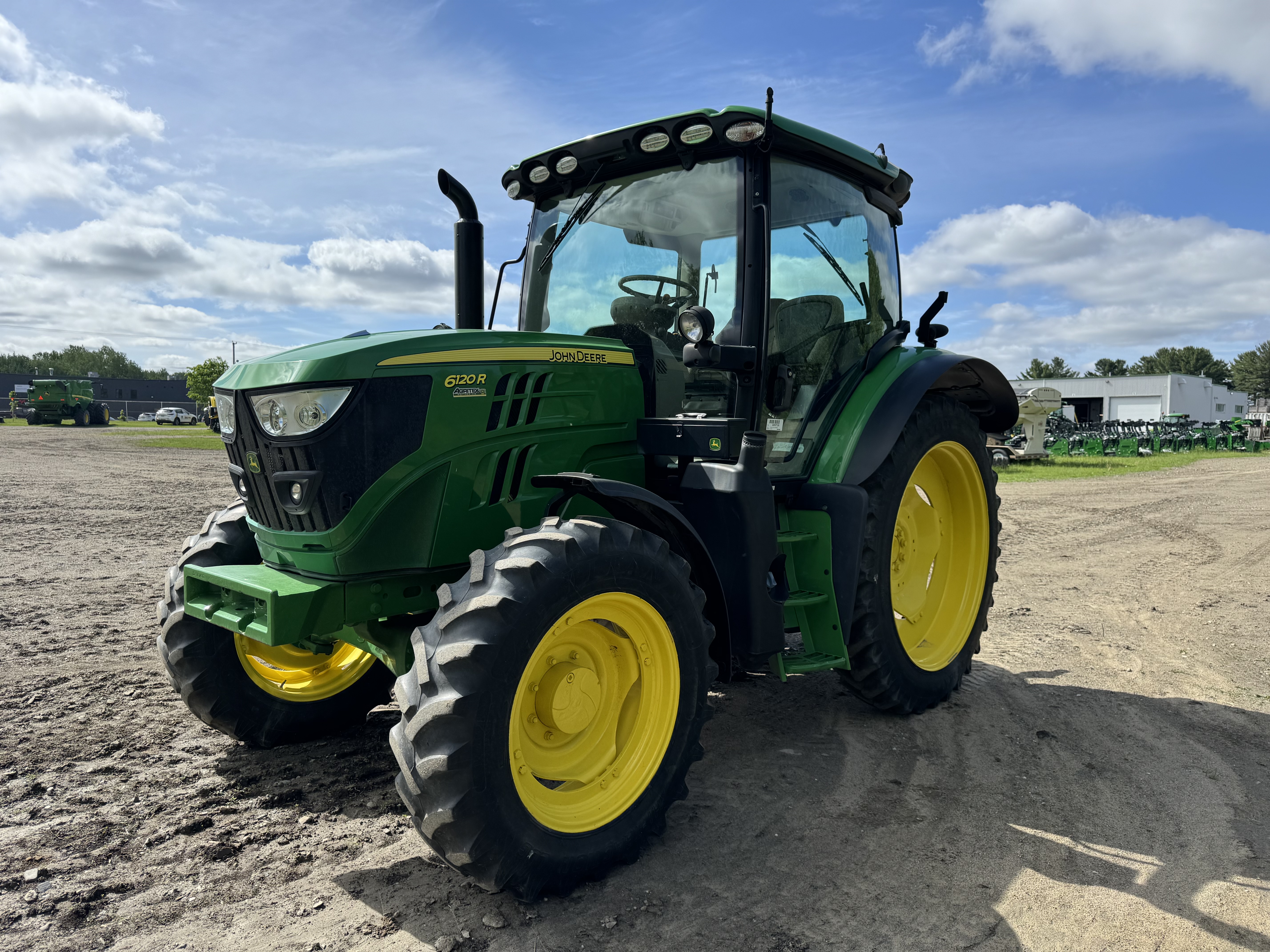 John Deere 6120R  