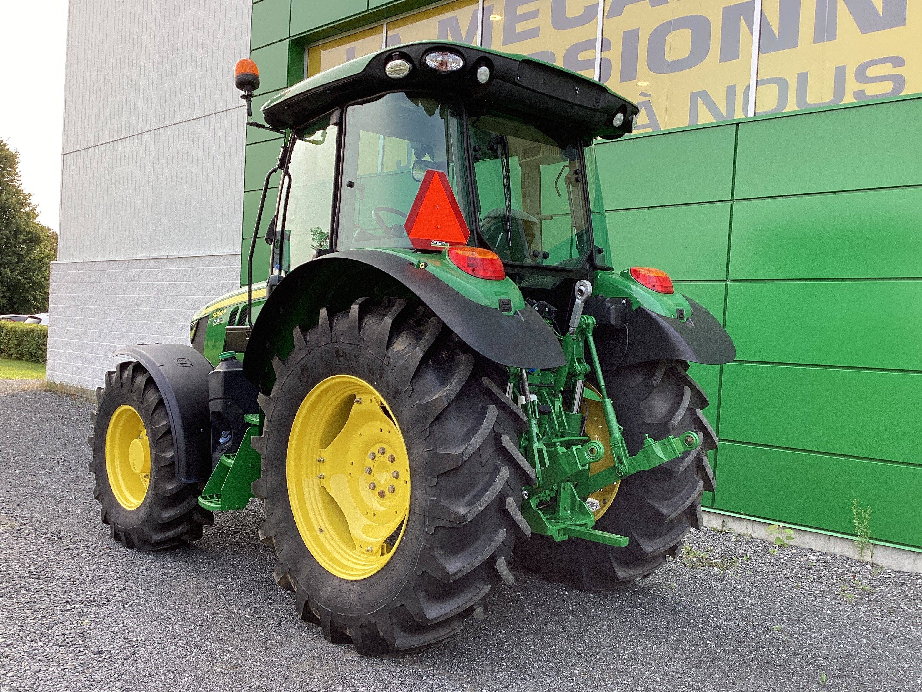 John Deere 5090R