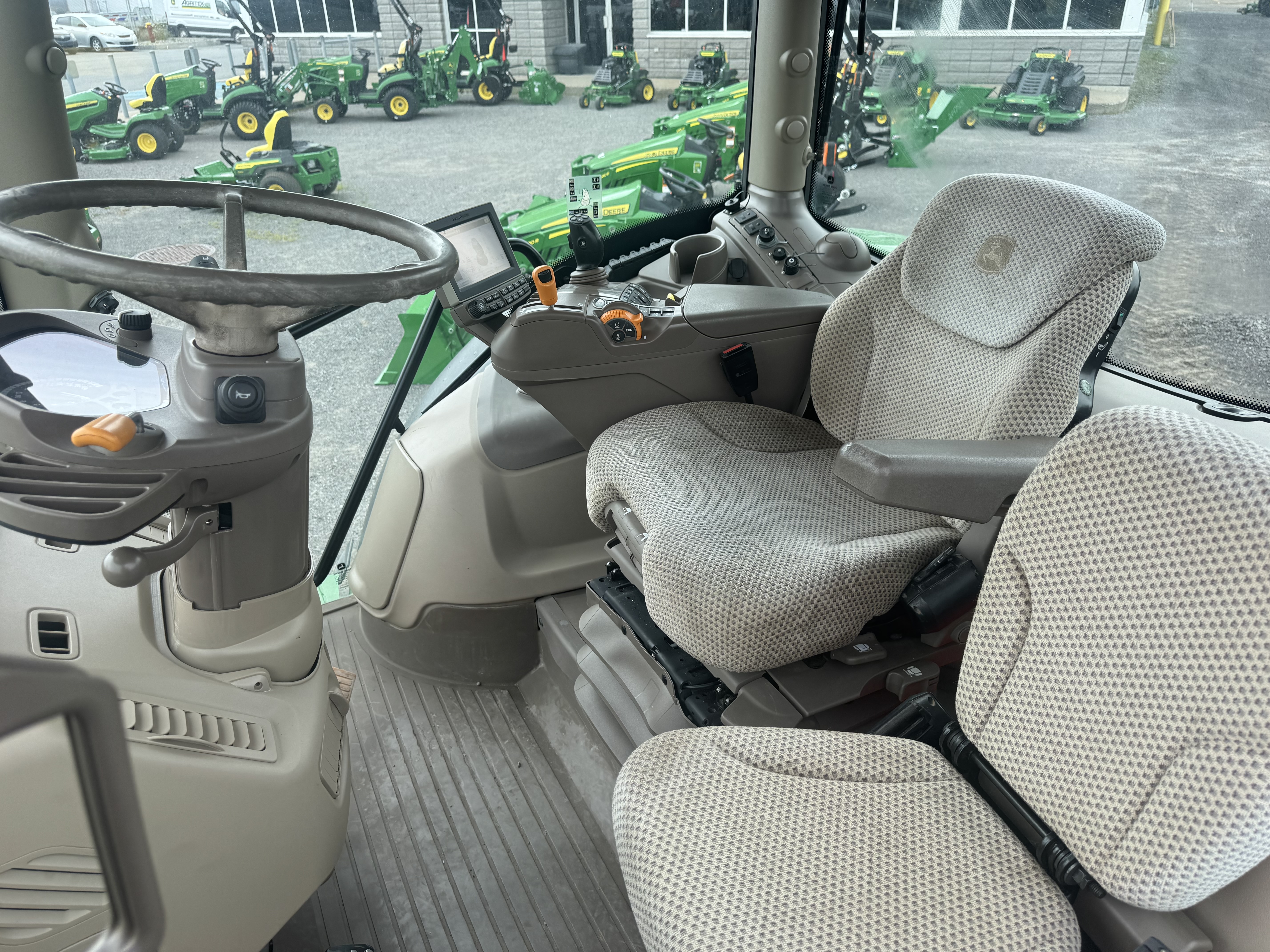 John Deere 6110R 