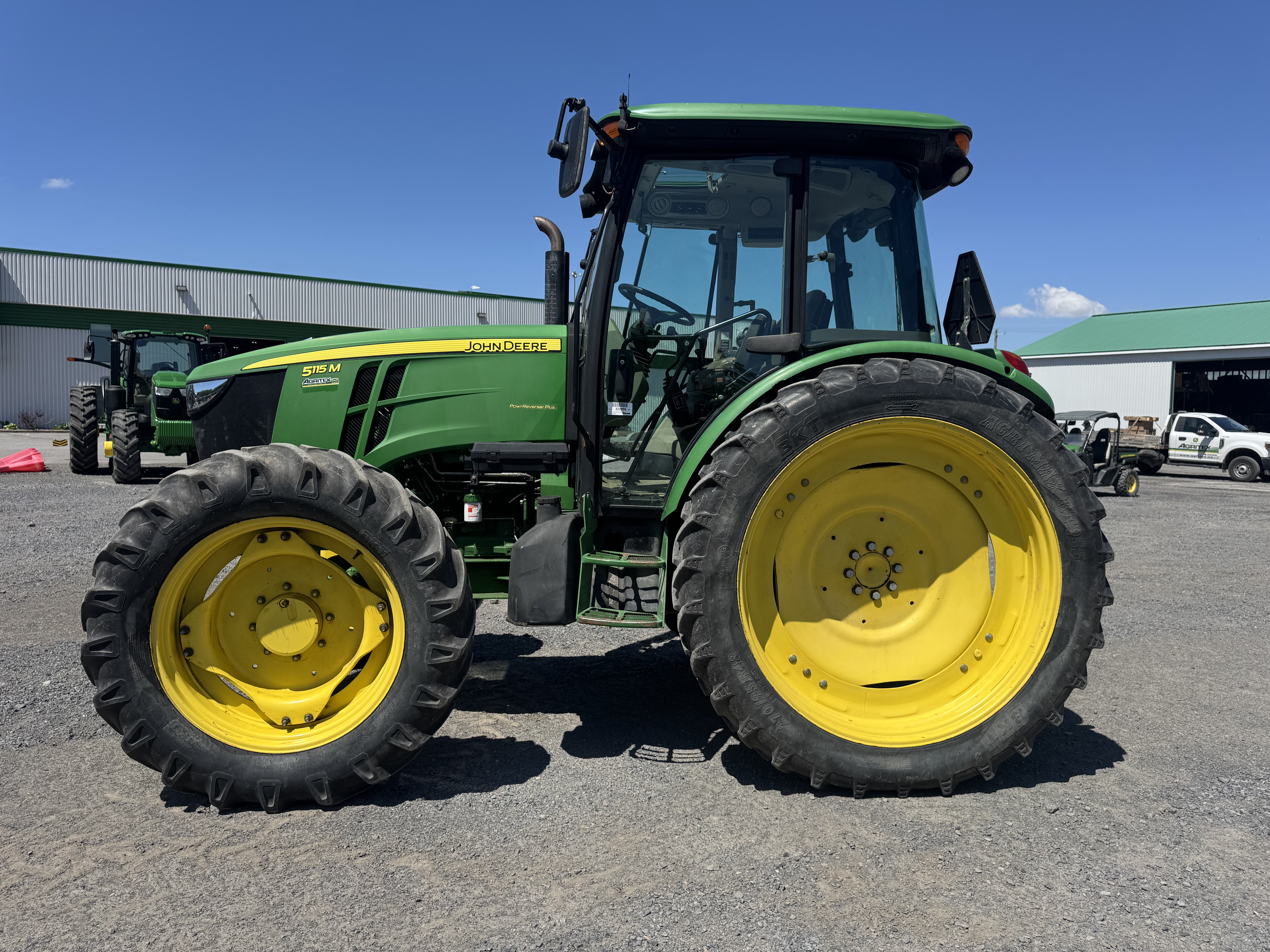 John Deere 5115M
