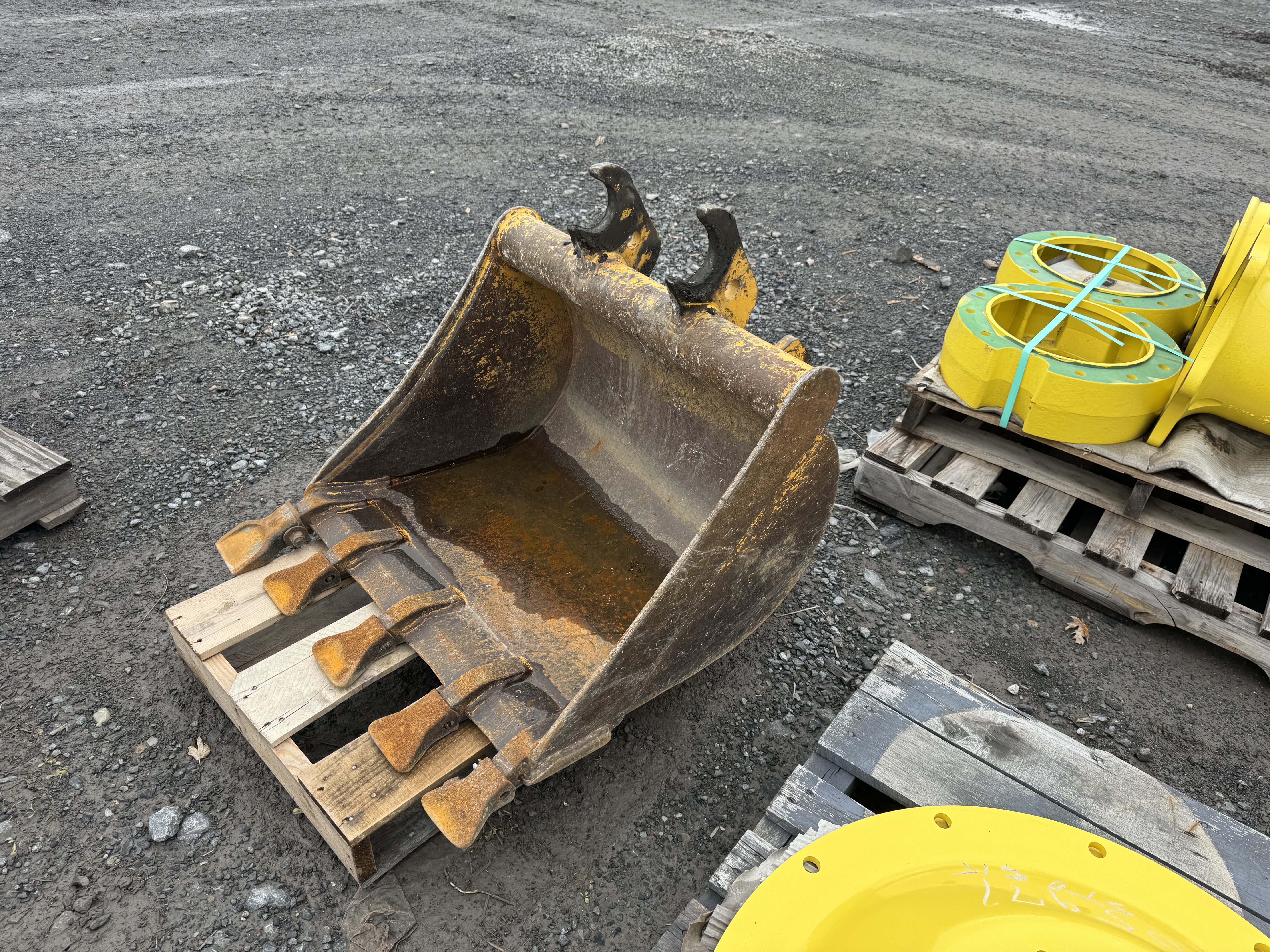John Deere BUCKET A DENT 30 PC  Pour 50G