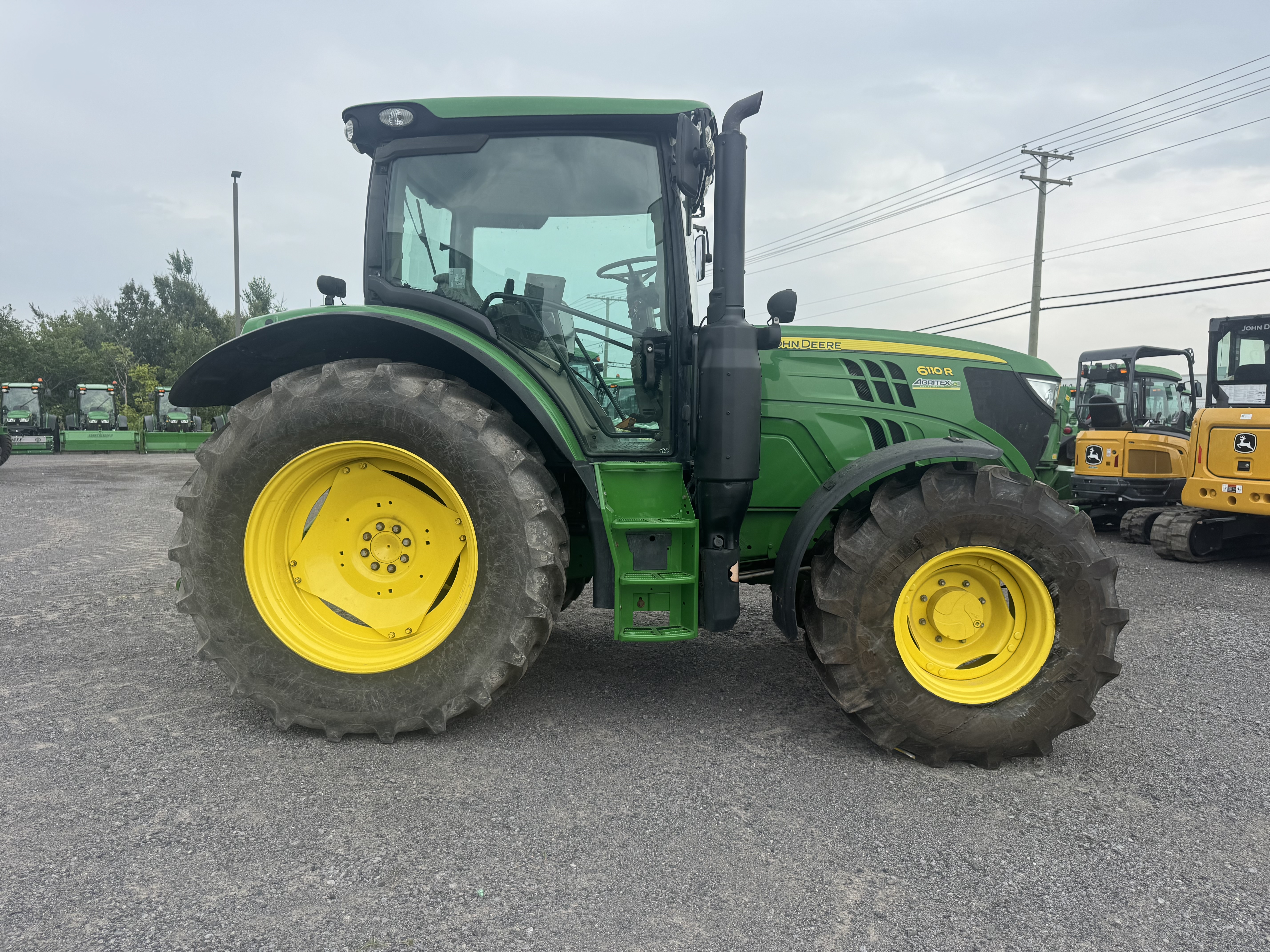 John Deere 6110R 
