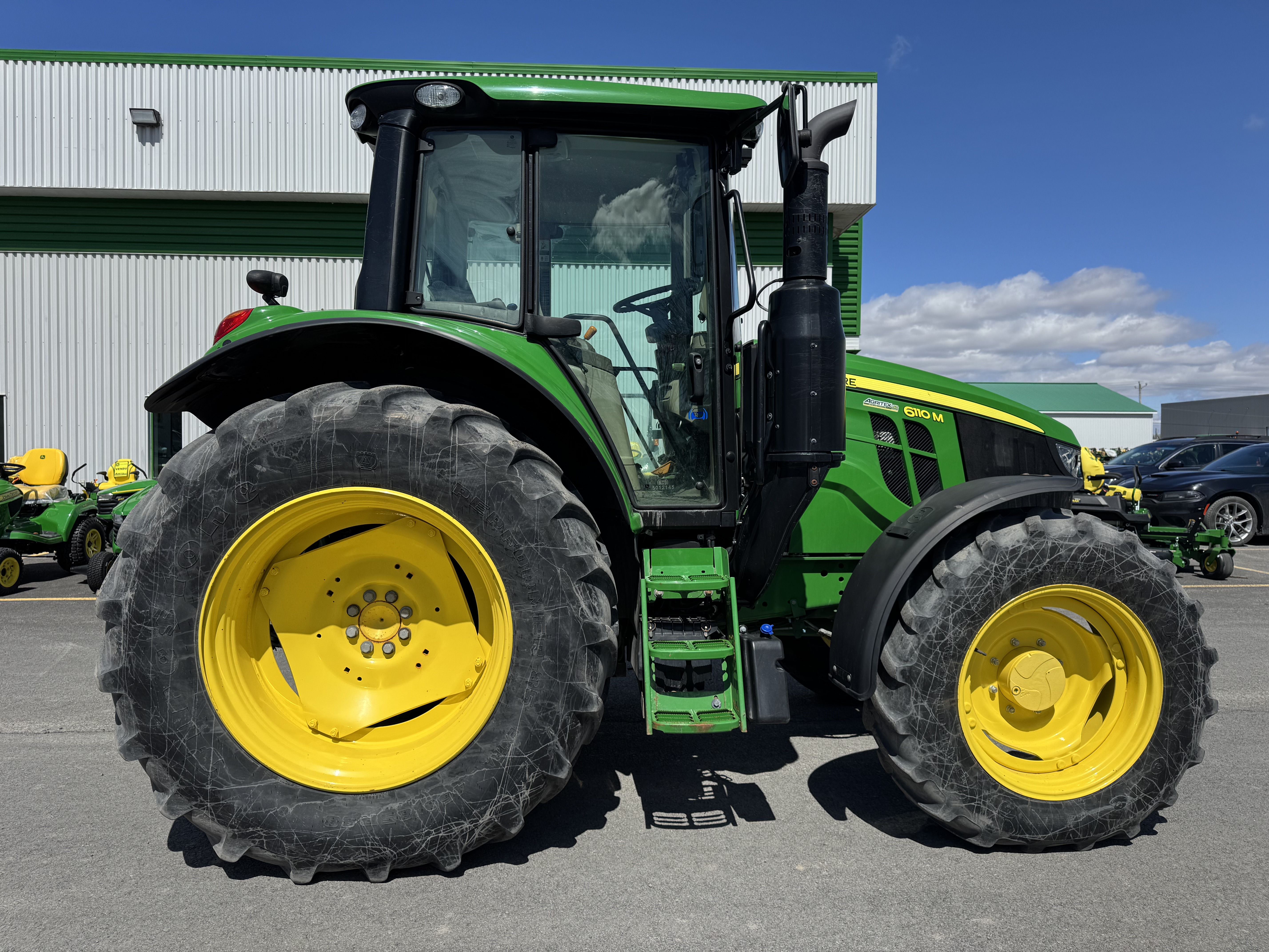 John Deere 6110M