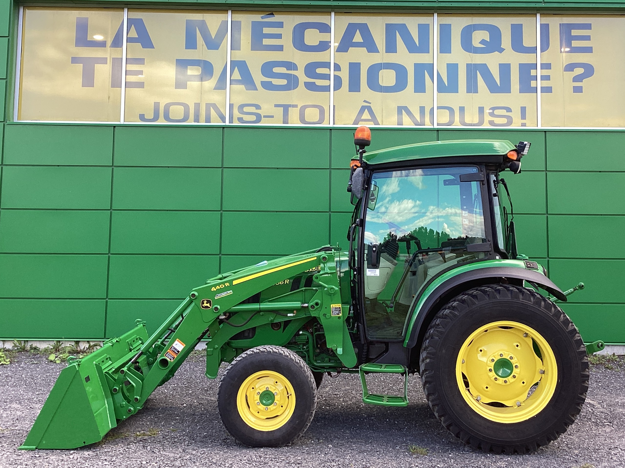 John Deere 4066R NOKIAN LOADER