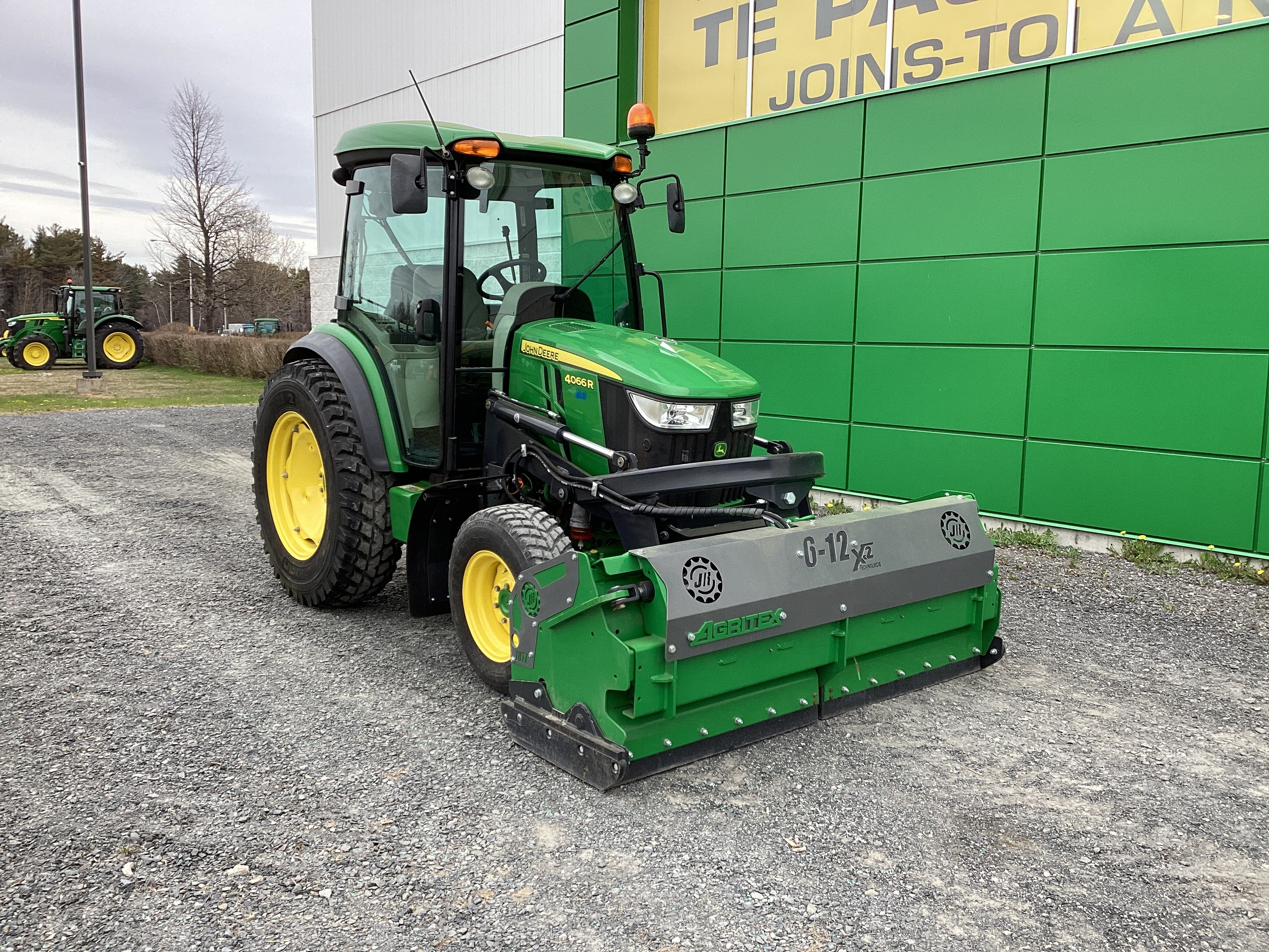 John Deere 4066R NOKIAN GRATTE