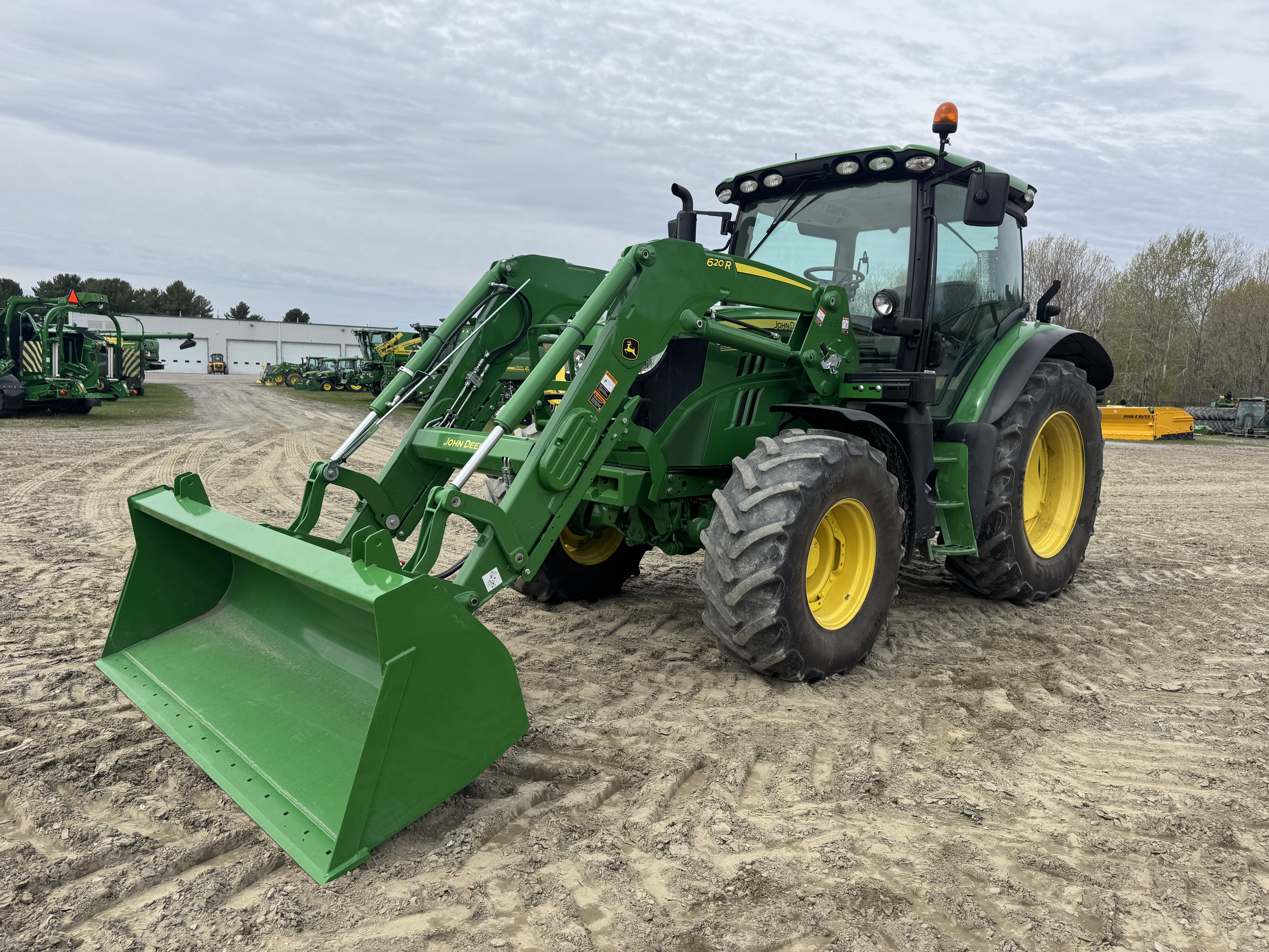 John Deere 6110R LOADER NSL