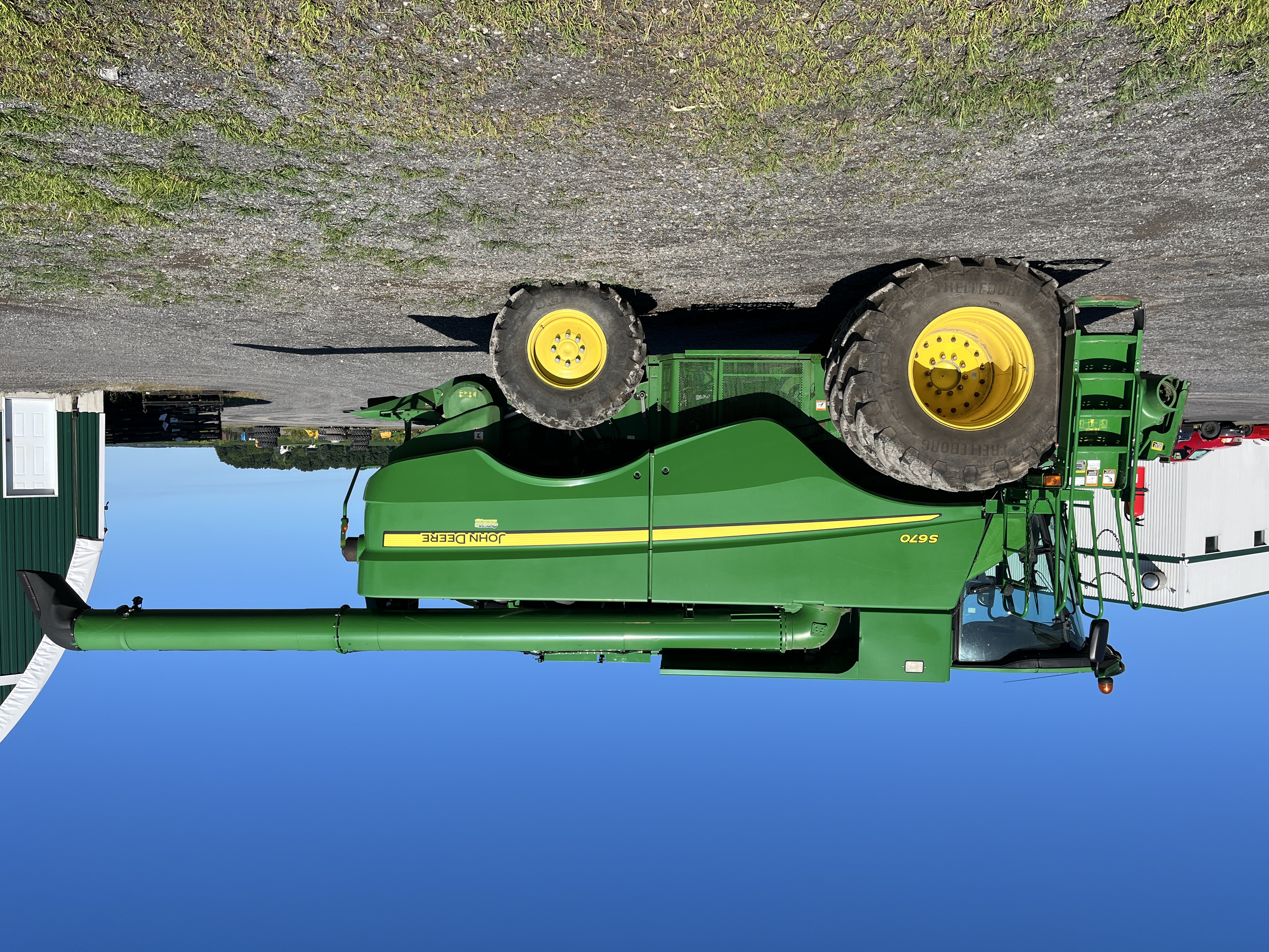 John Deere S670