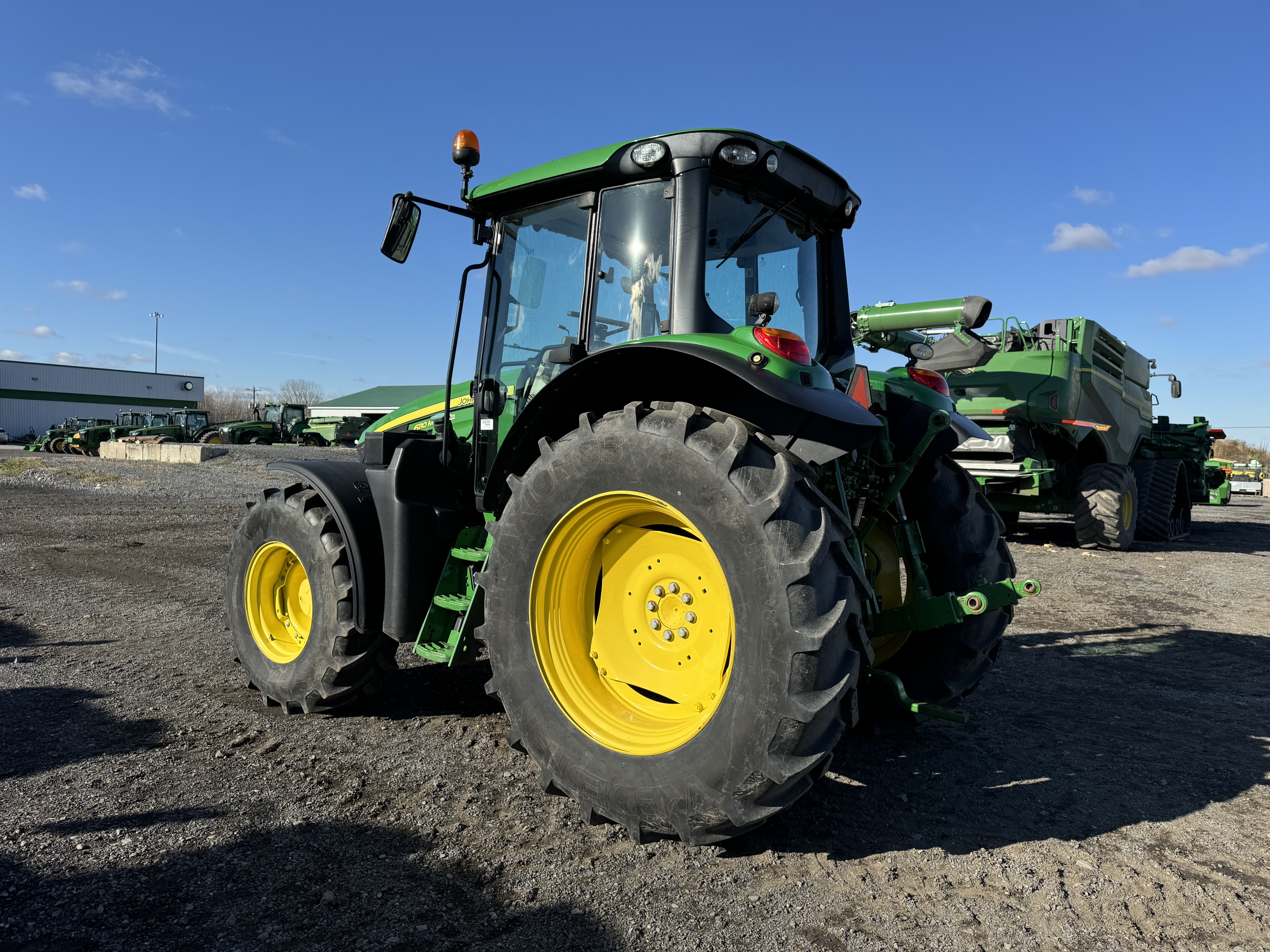 John Deere 6110M 