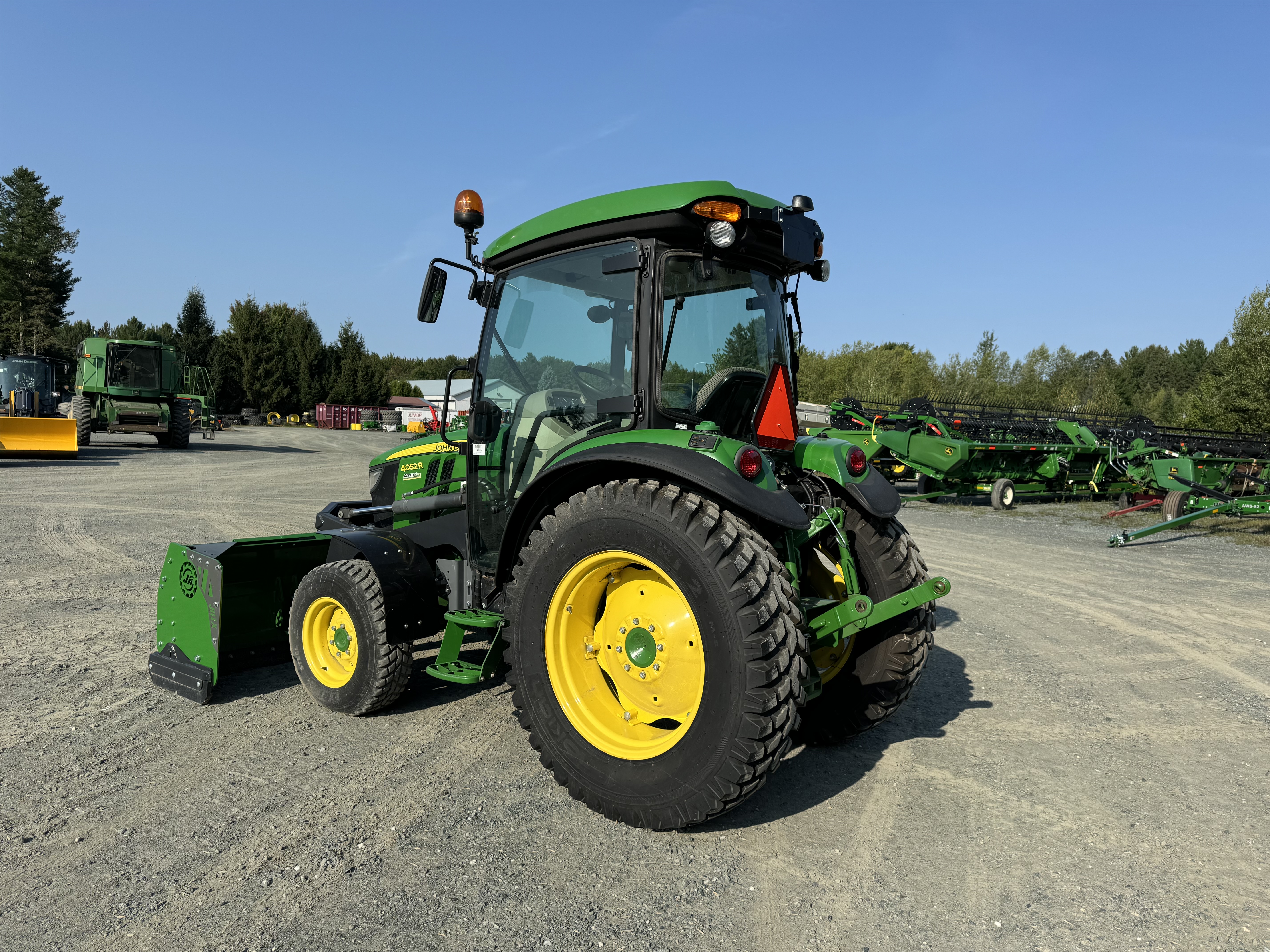 John Deere 4052R GRATTE NOKIAN 