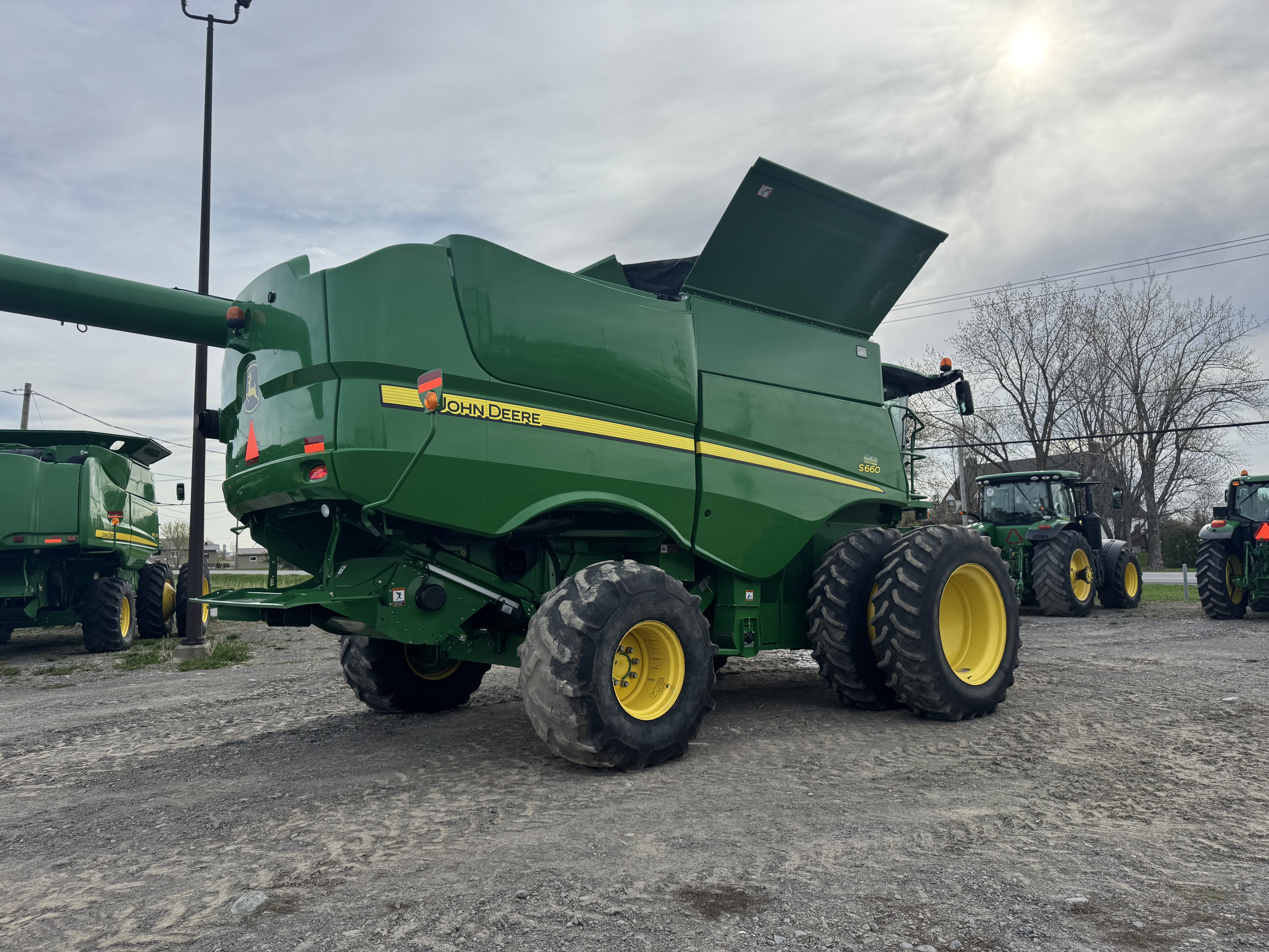 John Deere S660 