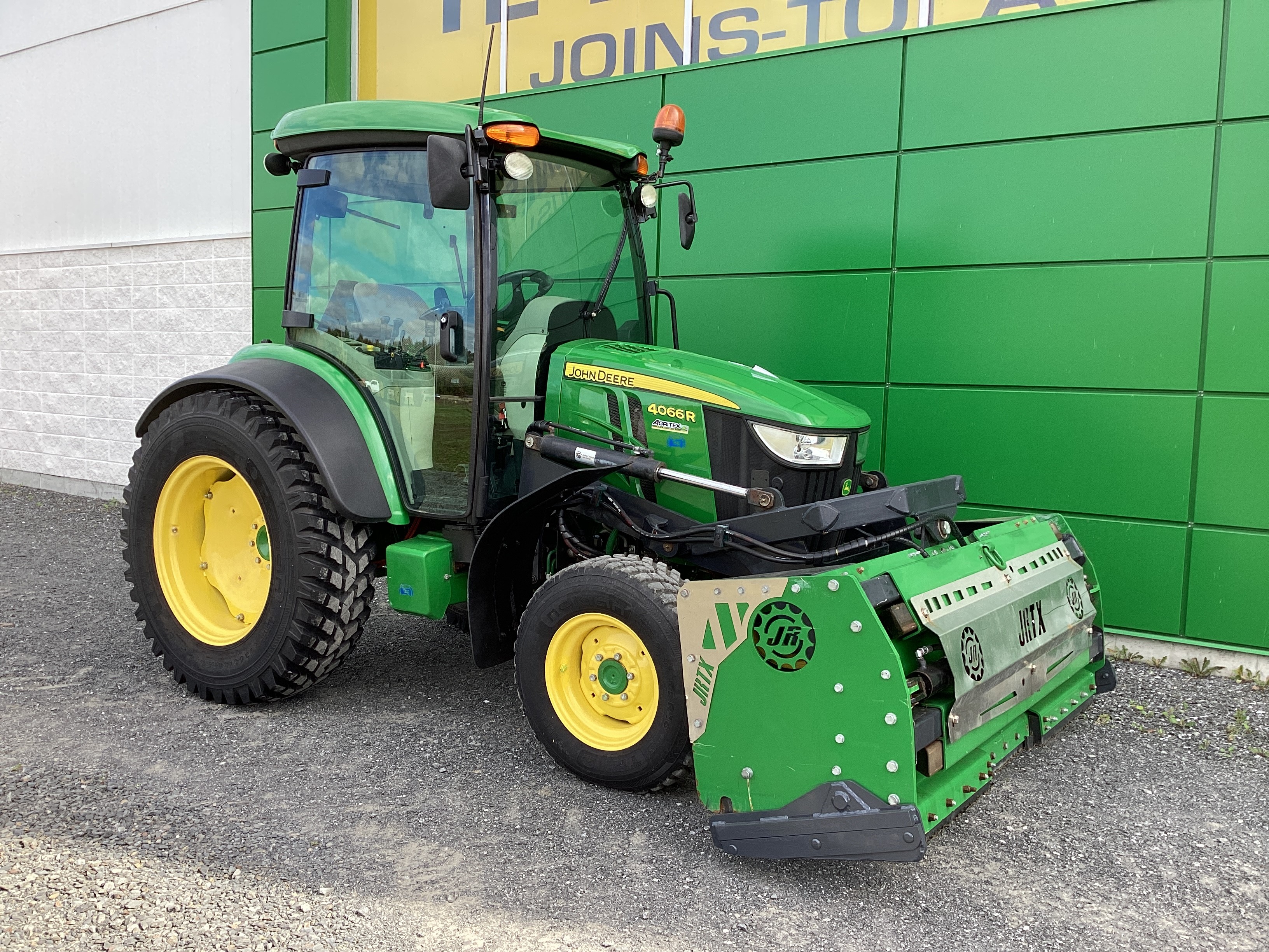 John Deere 4066R GRATTE NOKIAN  