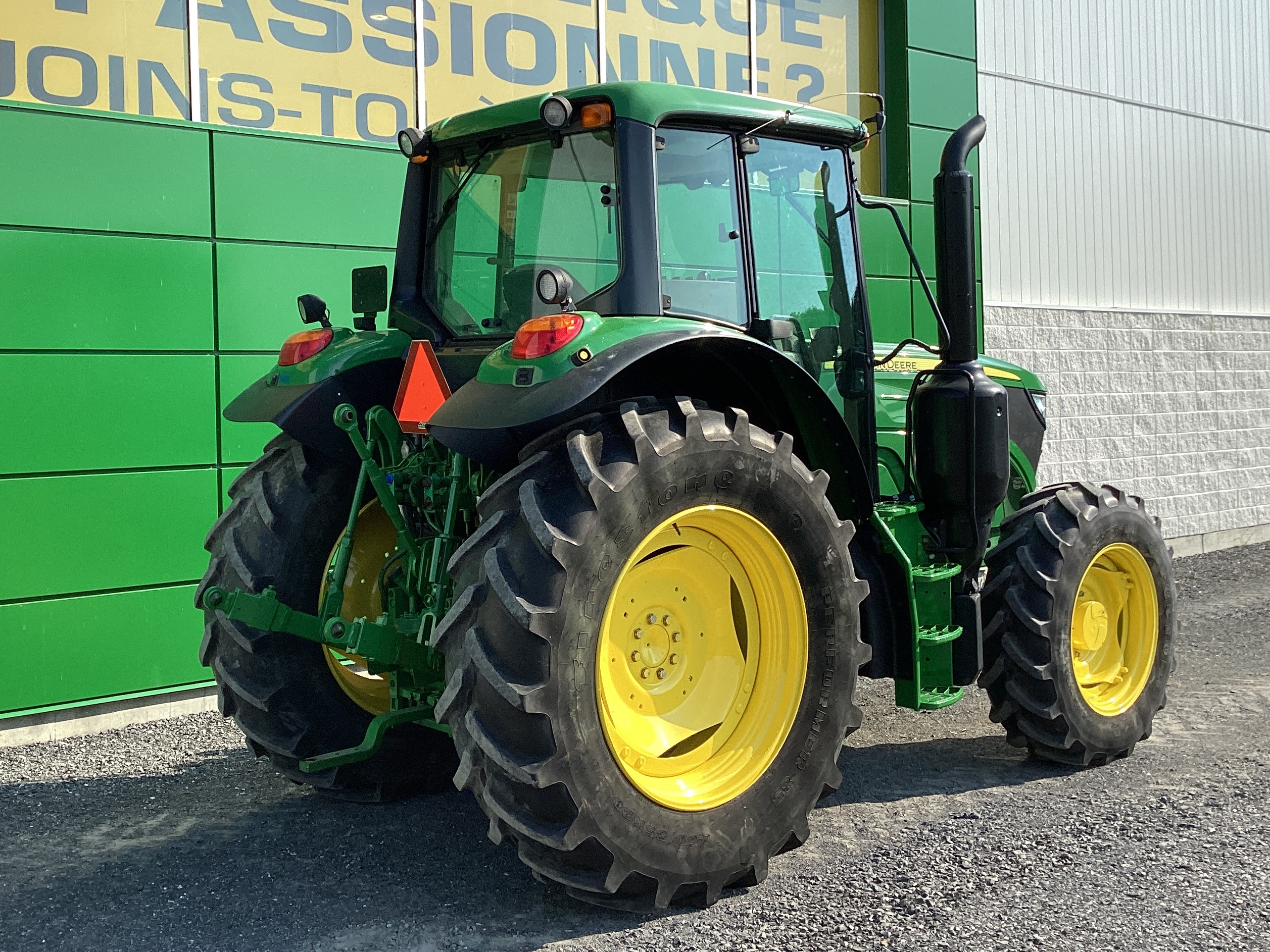 John Deere 6110M   