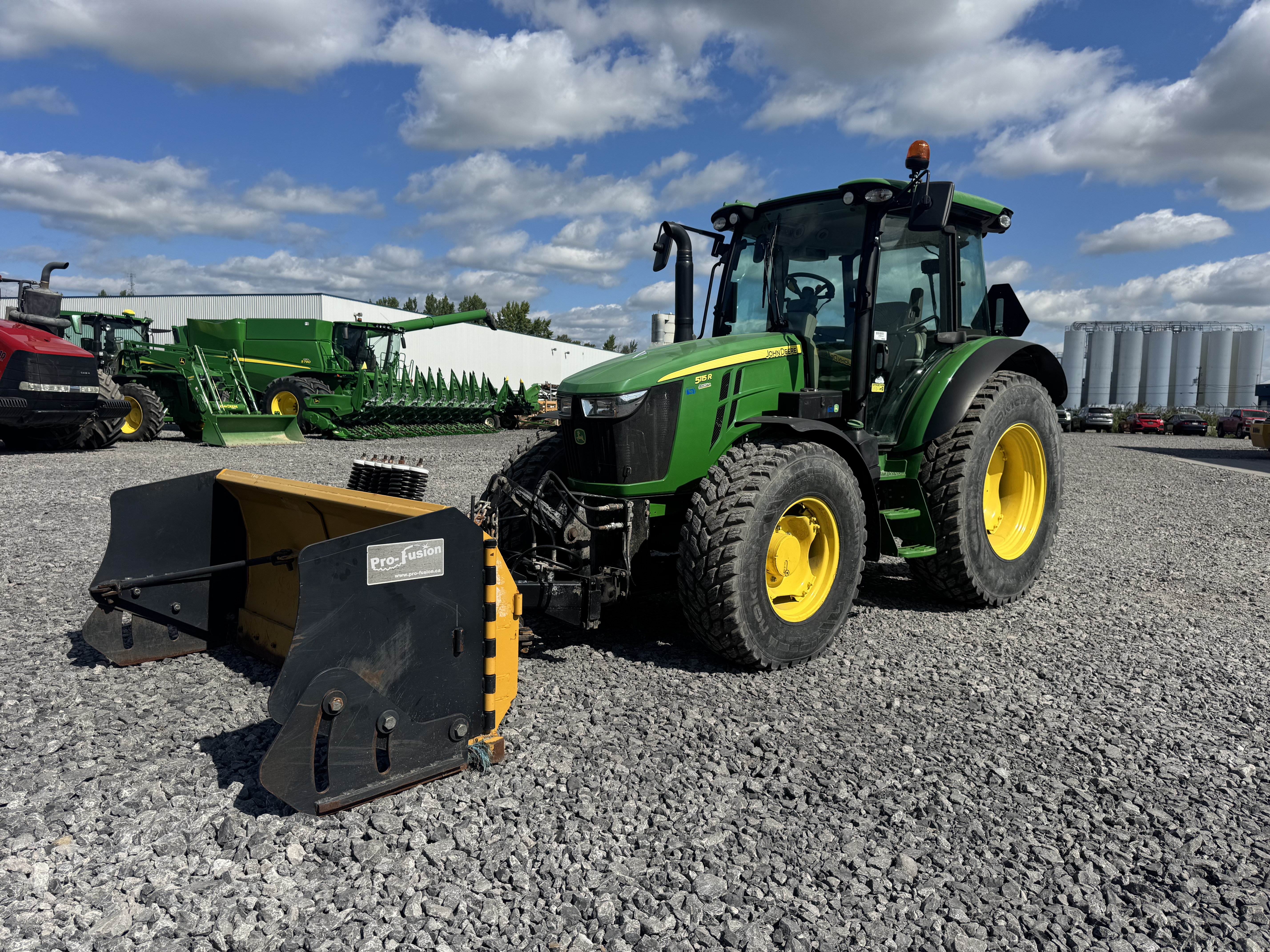 John Deere 5115R GRATTE