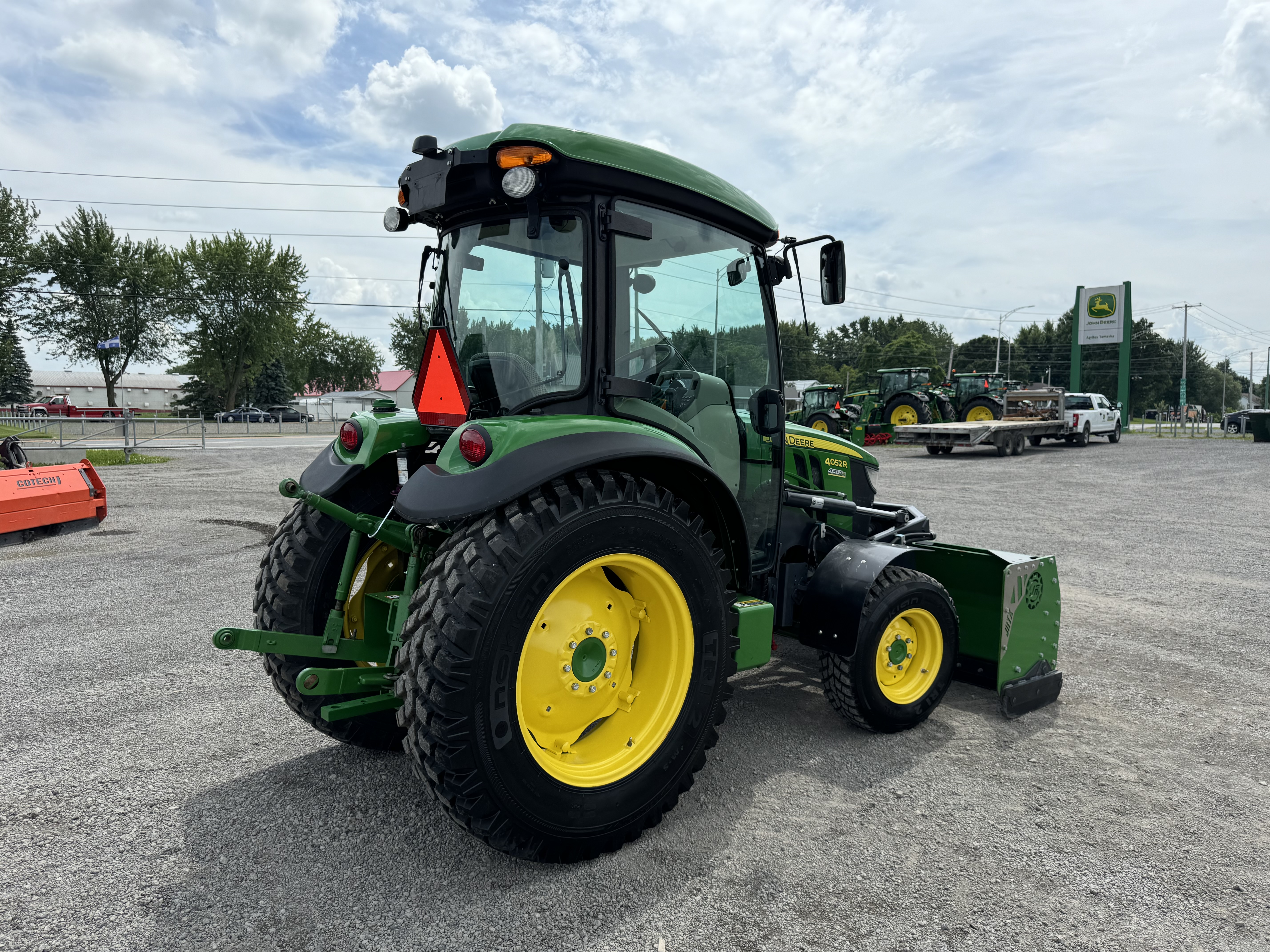 John Deere 4052R GRATTE NOKIAN 
