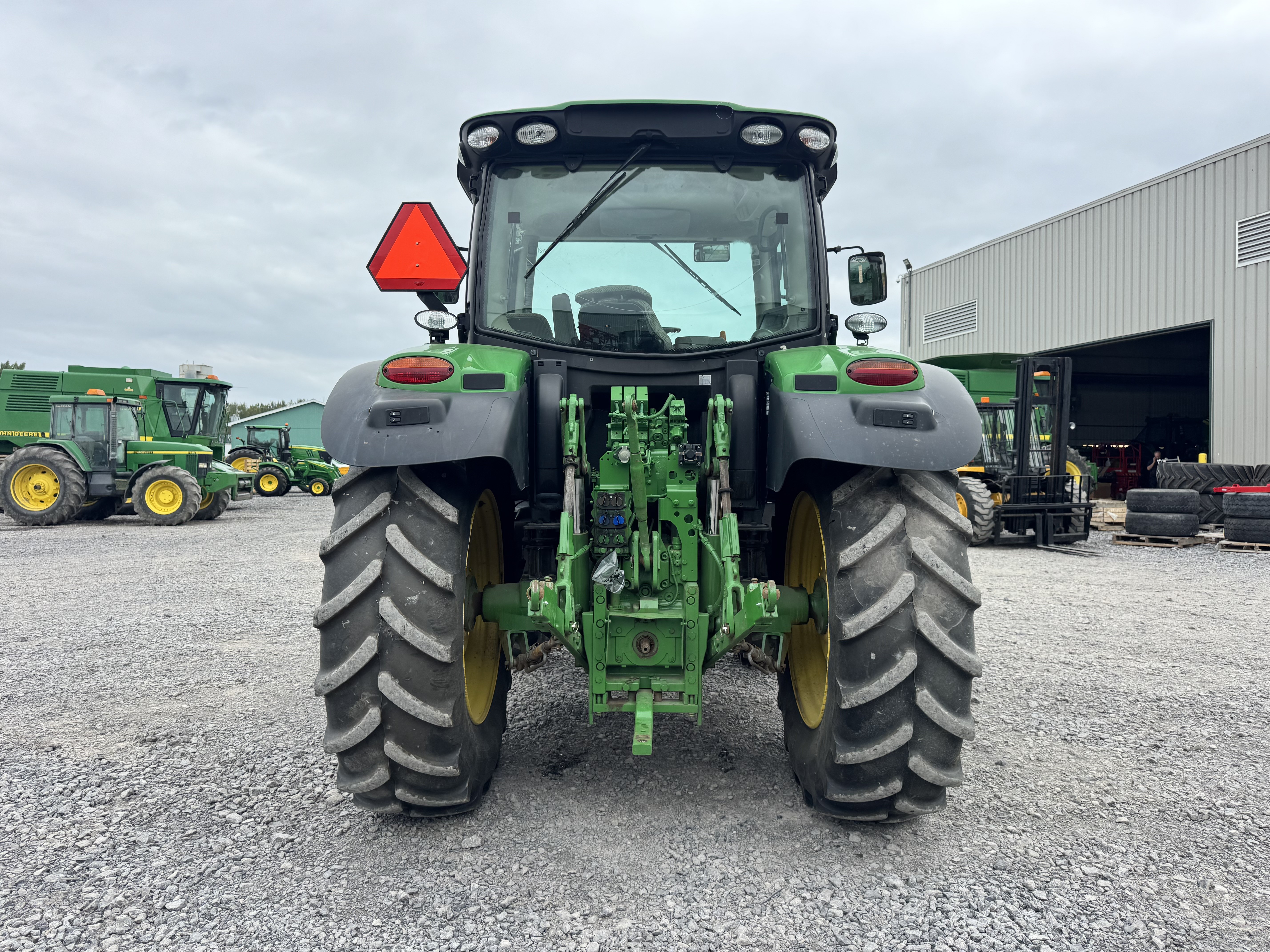 John Deere 6110R 
