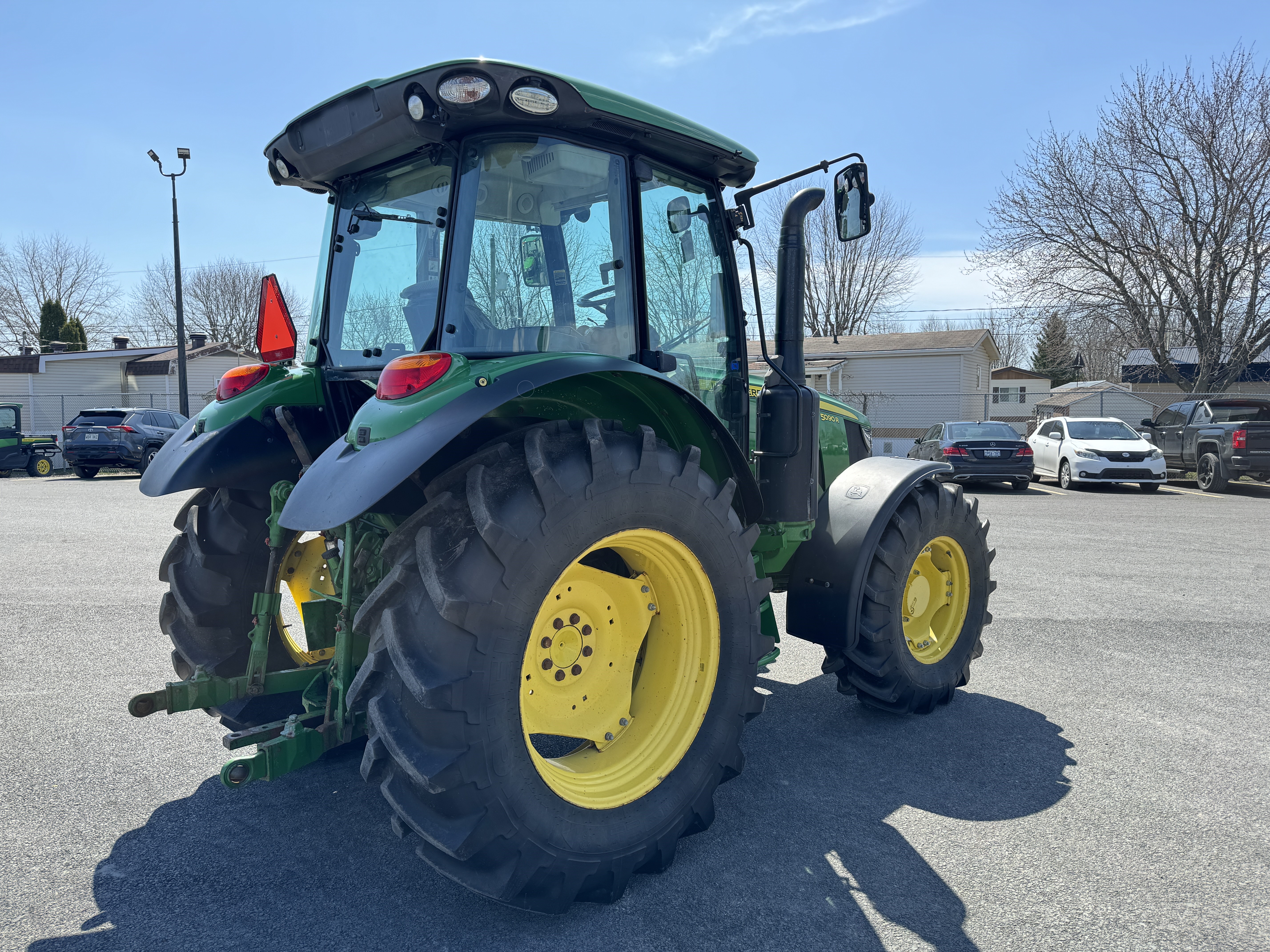 John Deere 5090R GRATTE