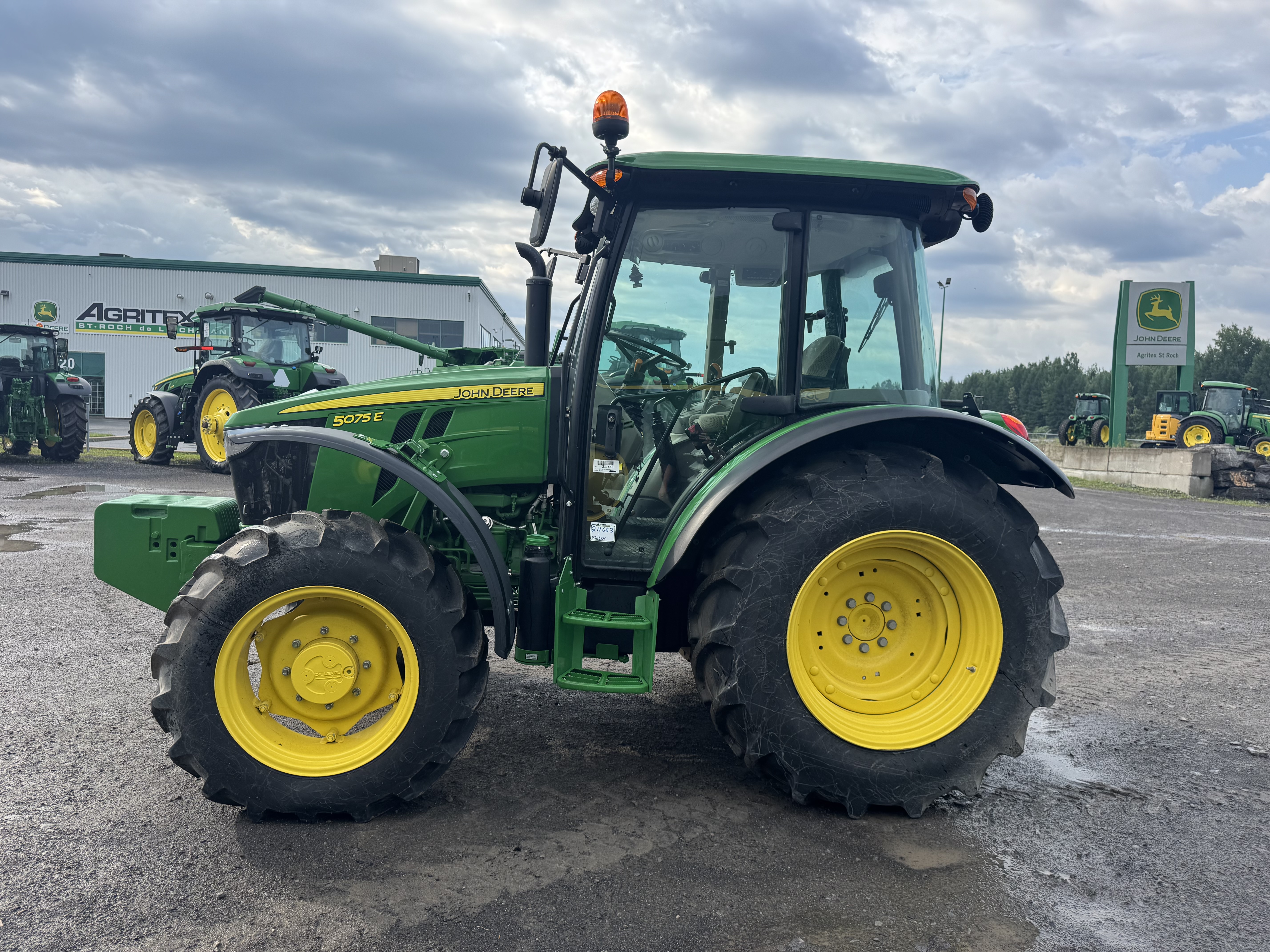 John Deere 5075E