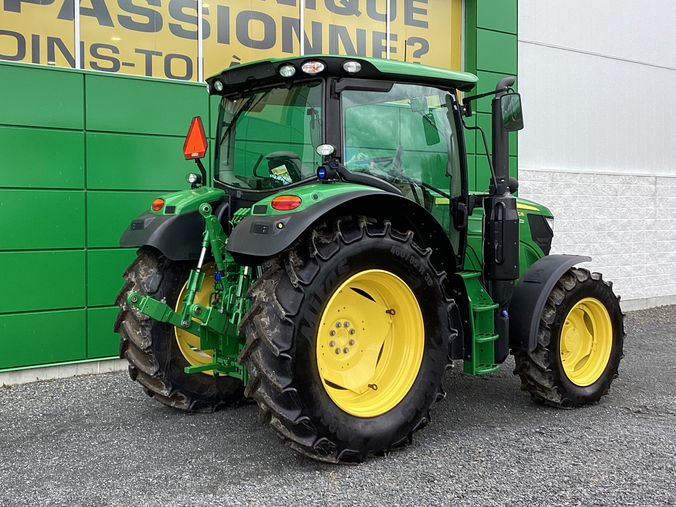 John Deere 6120R