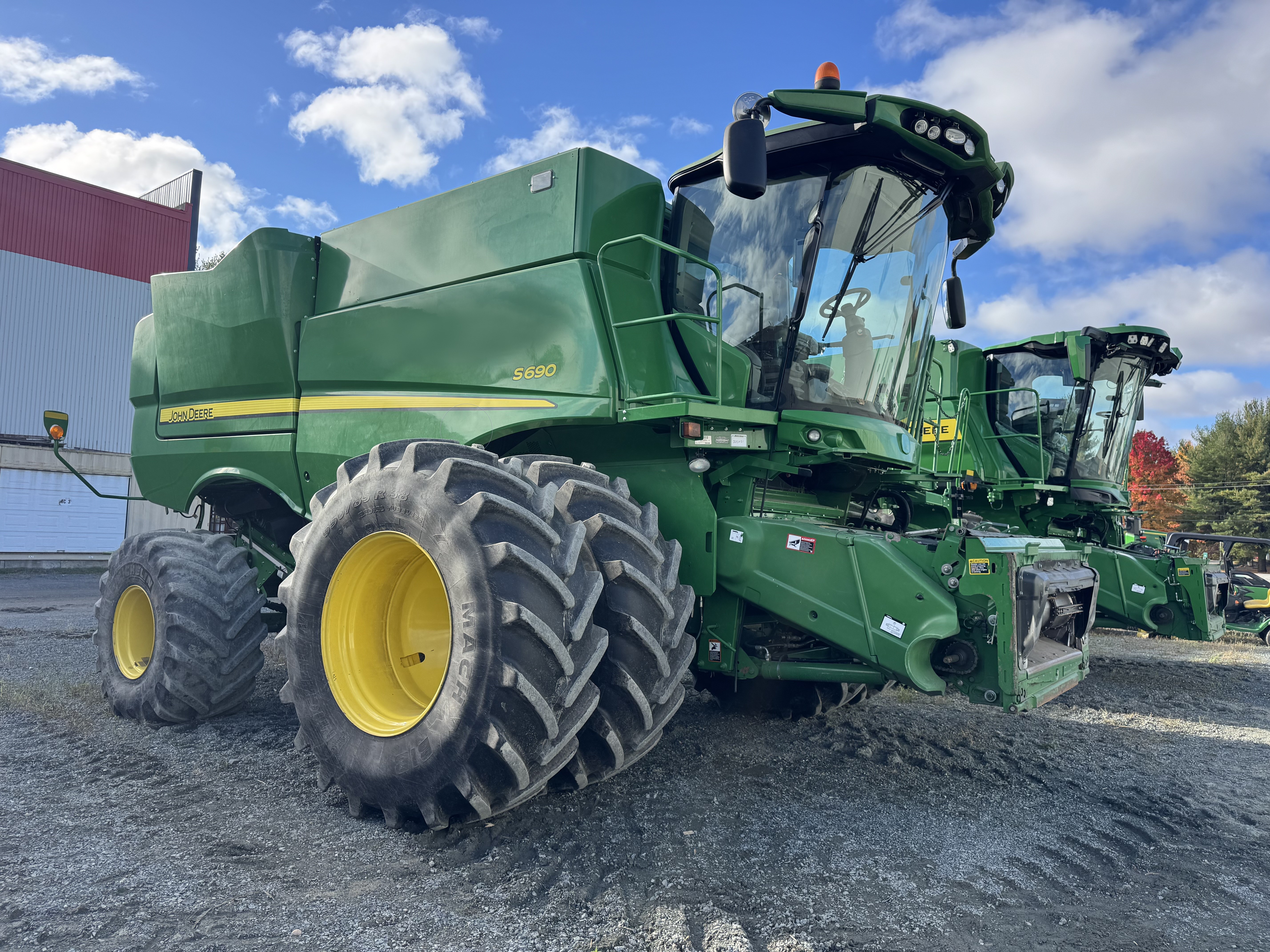 John Deere S690