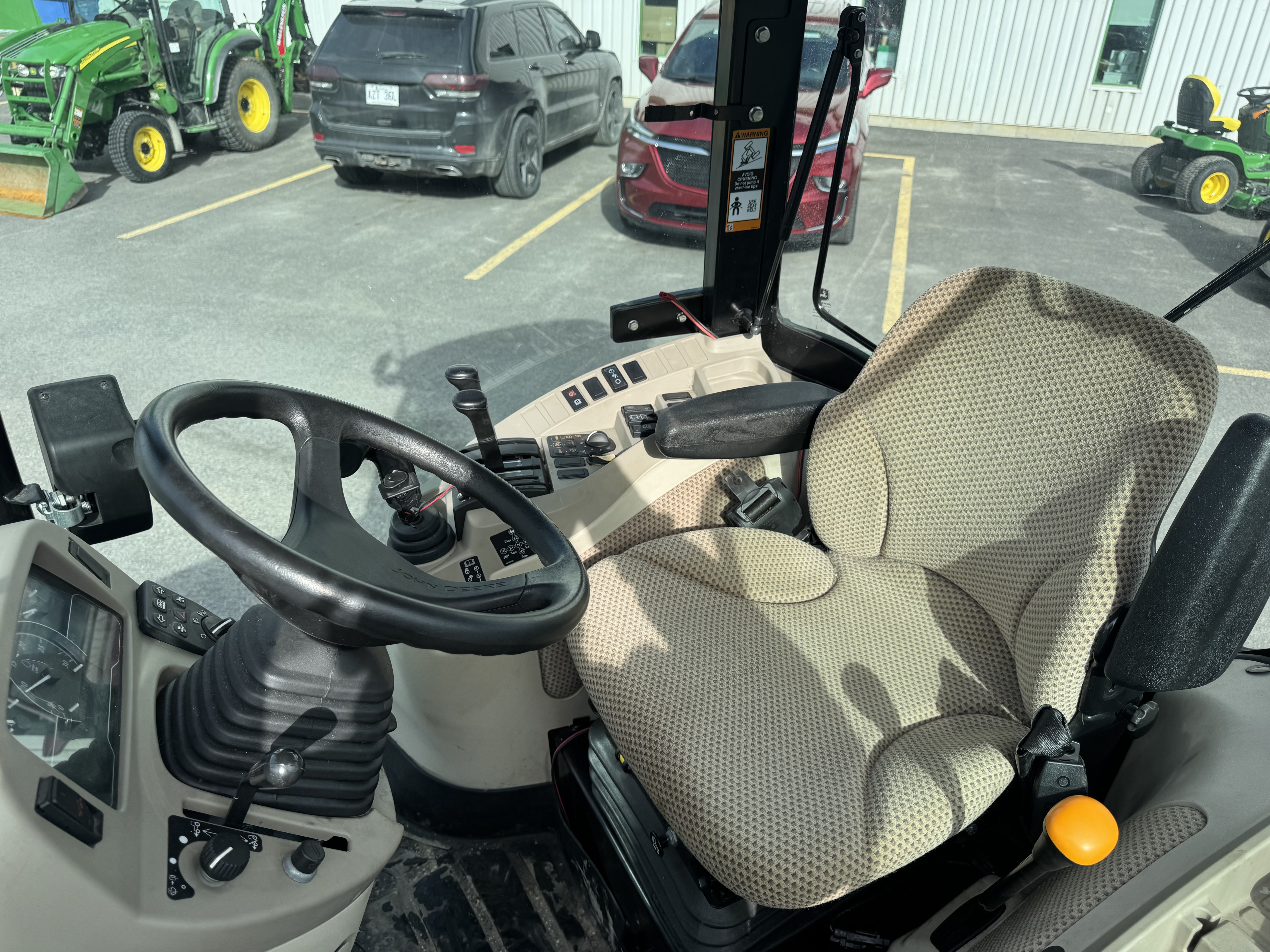 John Deere 4066R GRATTE NOKIAN    