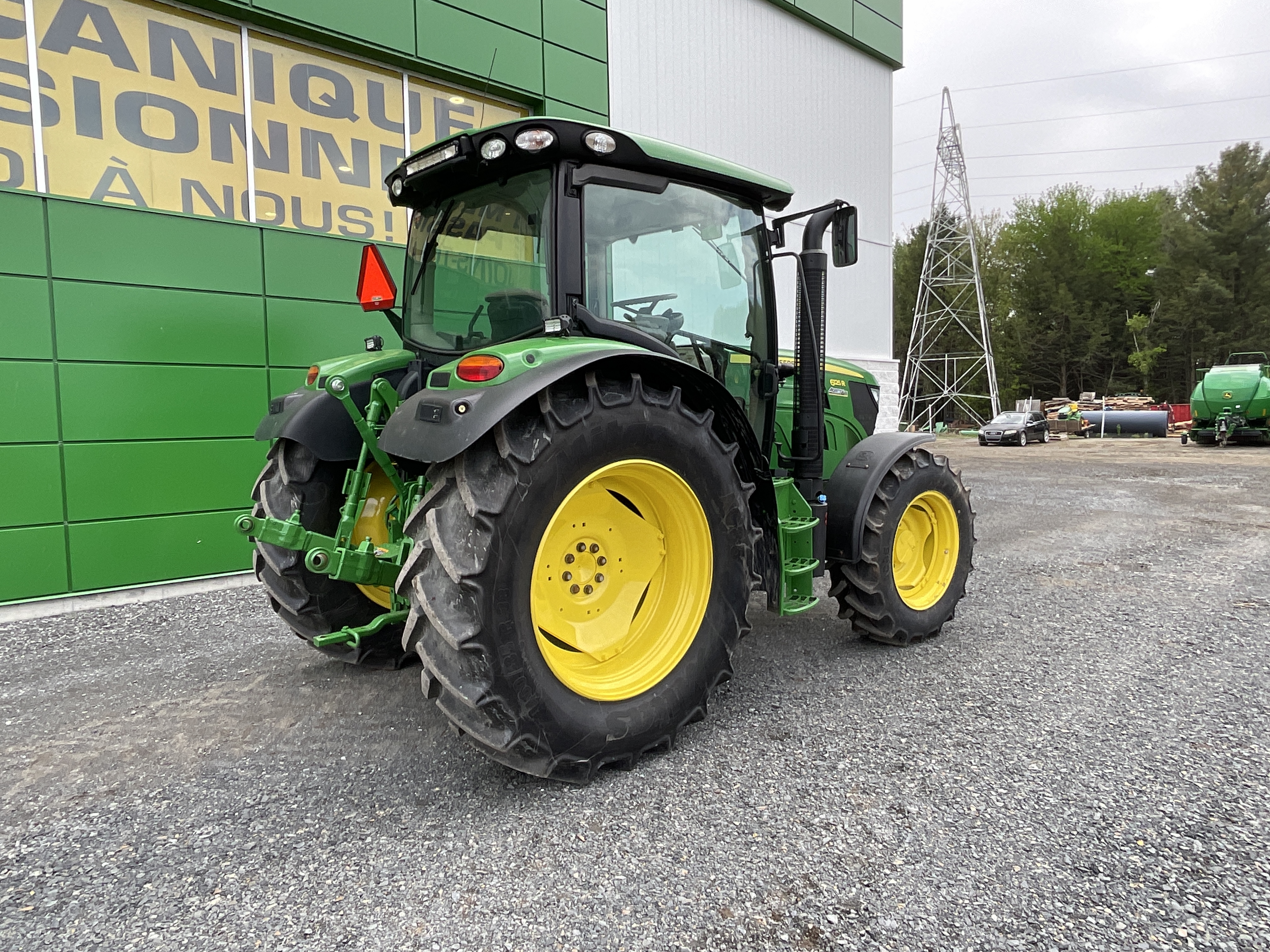 John Deere 6125R  