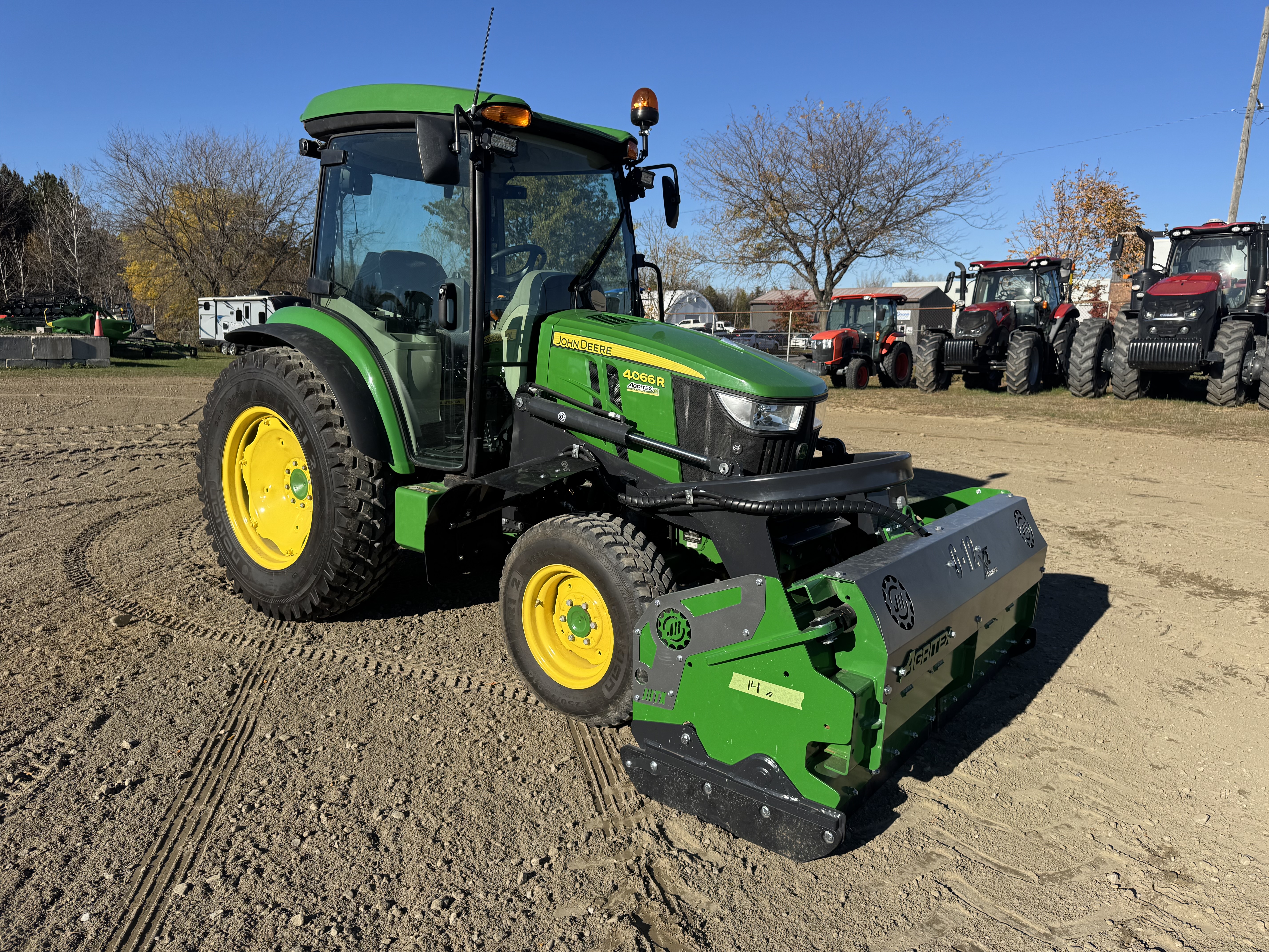 John Deere 4066R NOKIAN GRATTE
