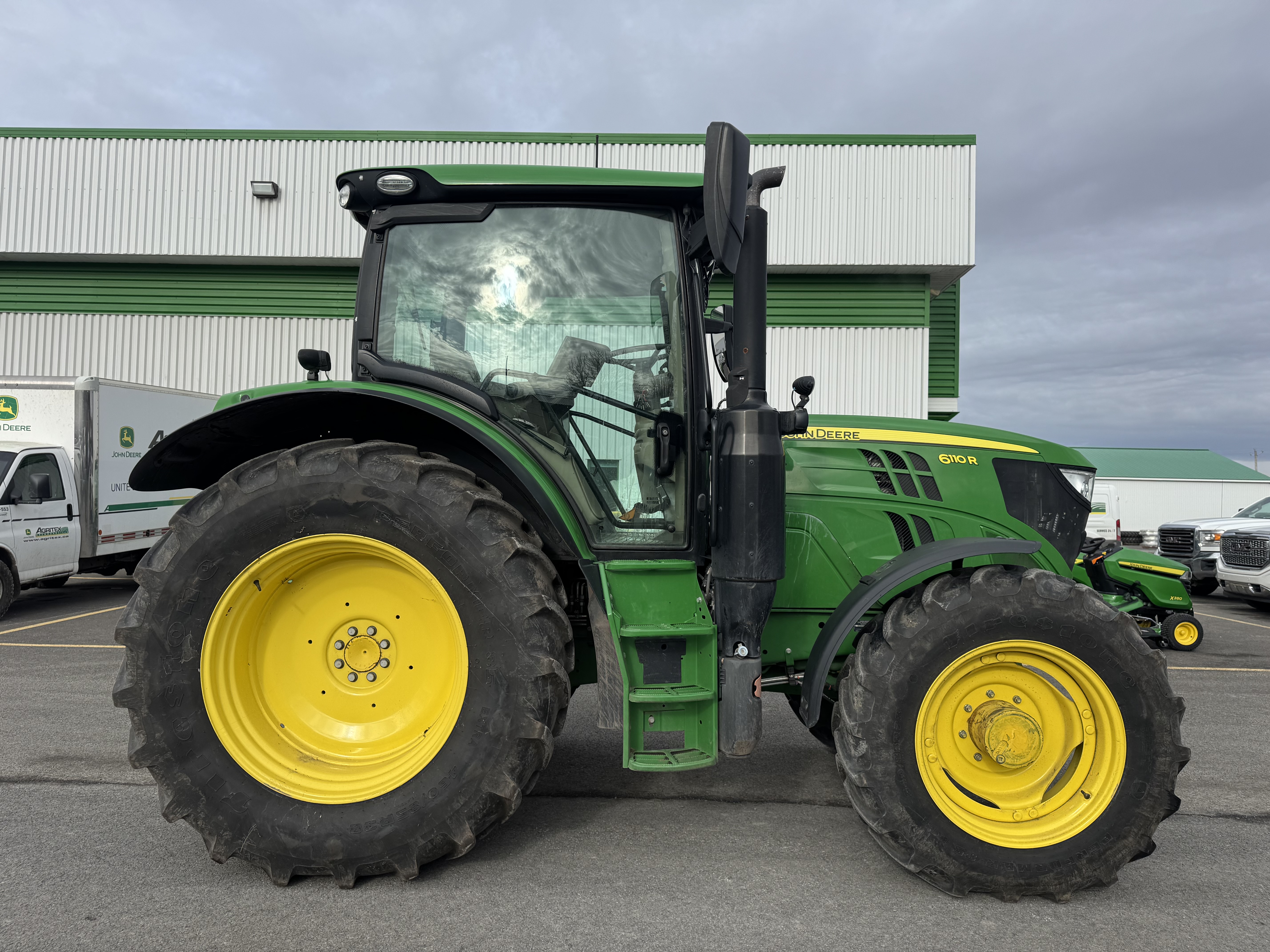 John Deere 6110R