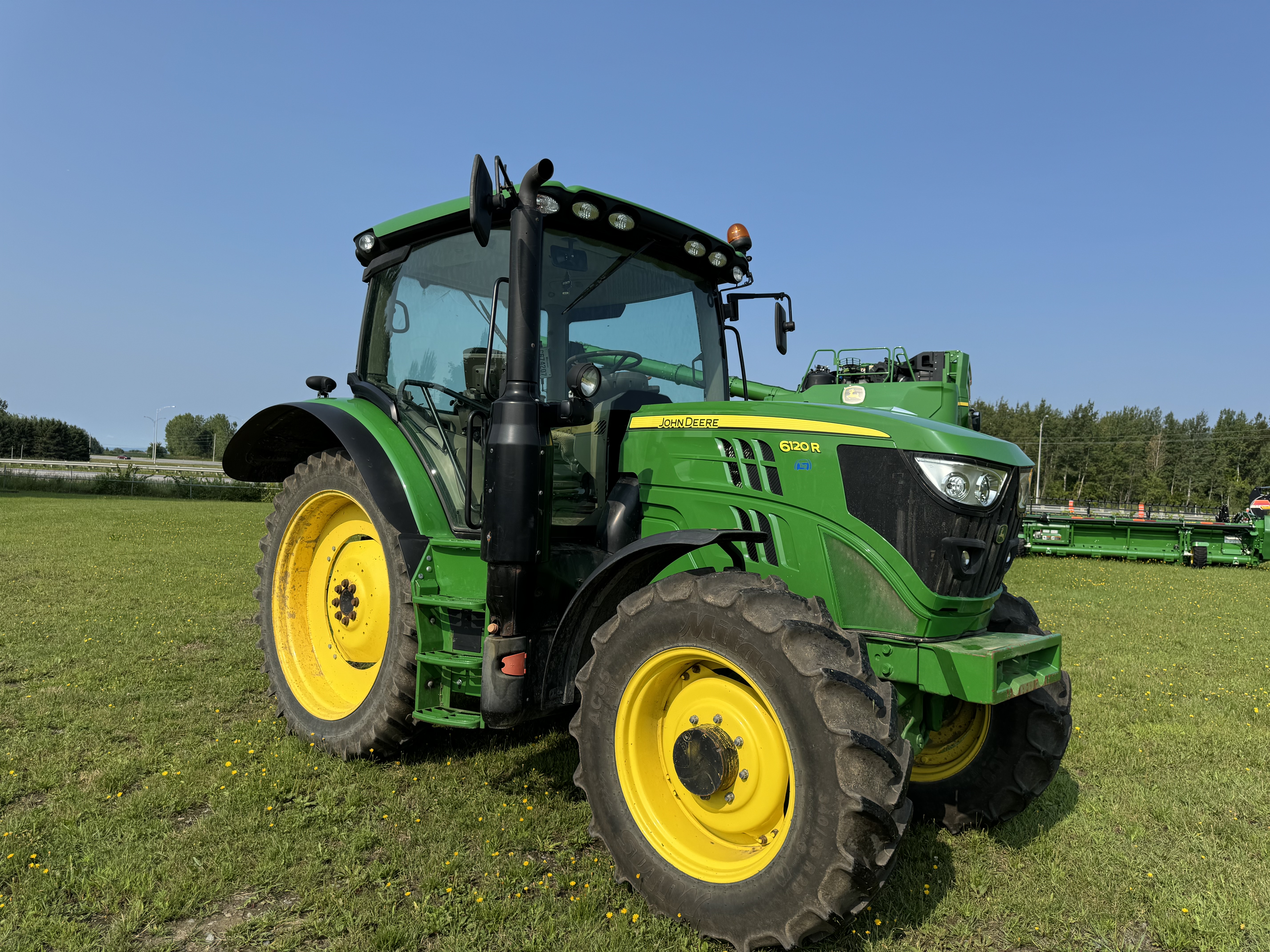 John Deere 6120R 