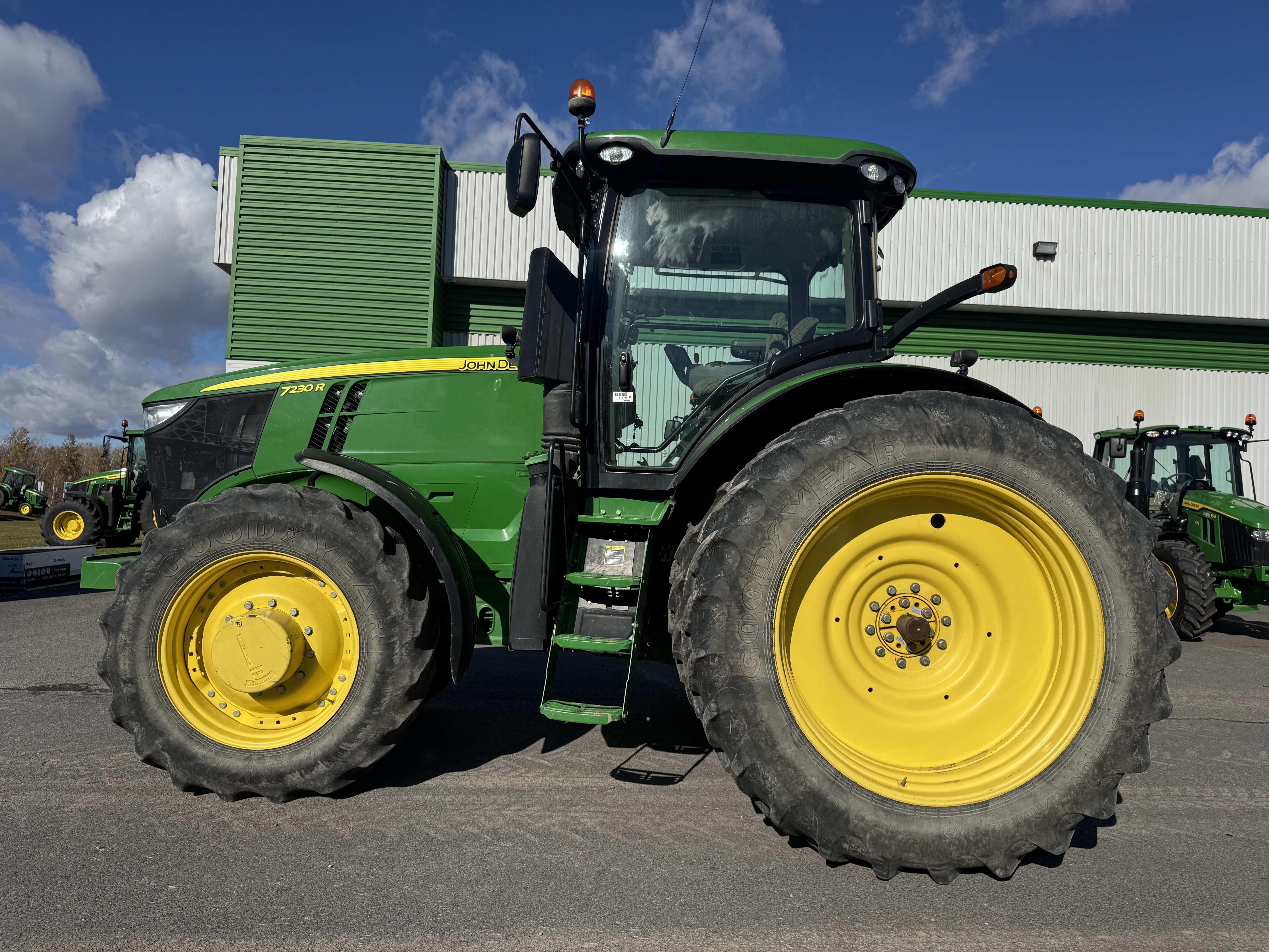 John Deere 7230R