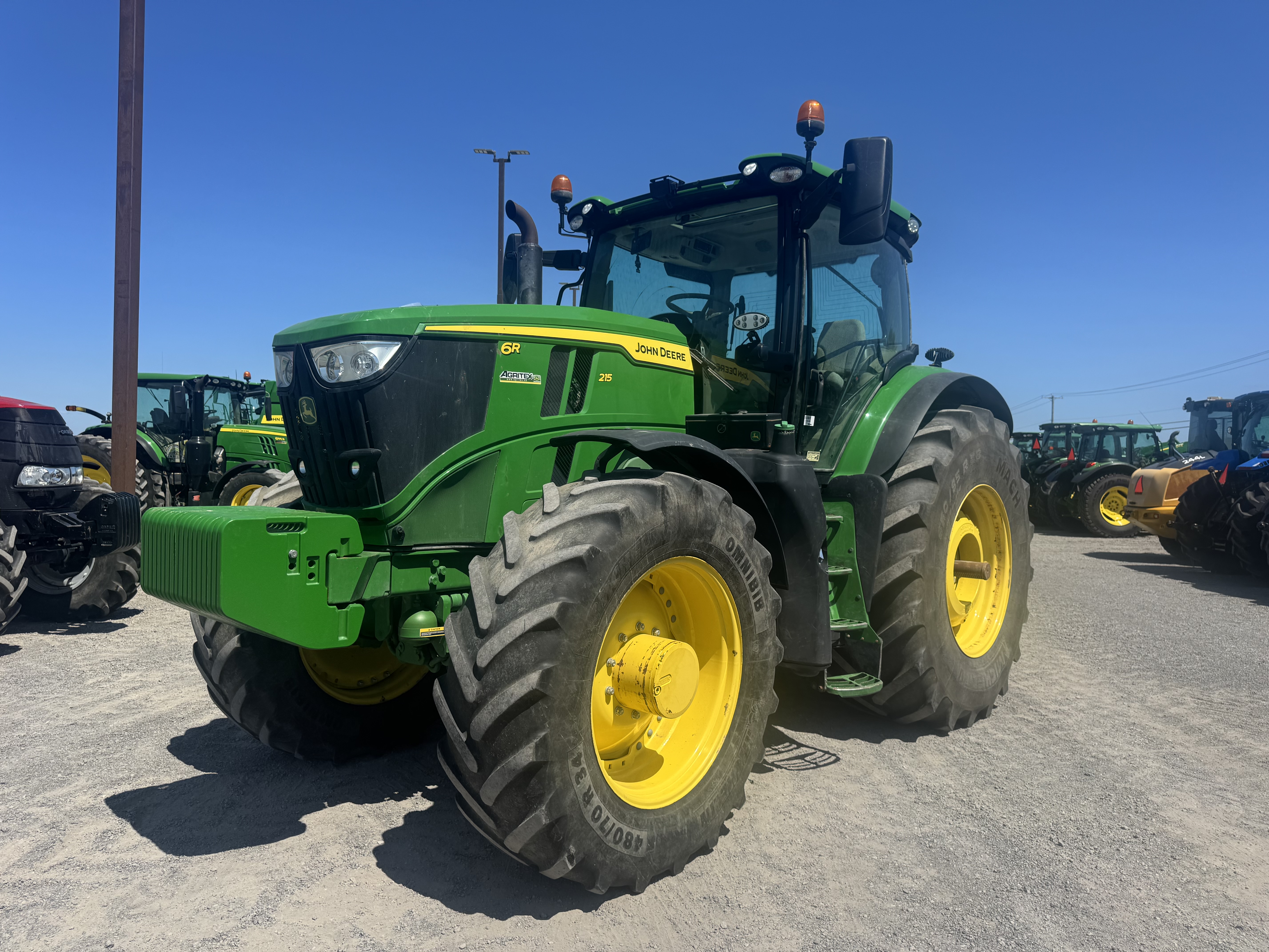 John Deere 6R 215