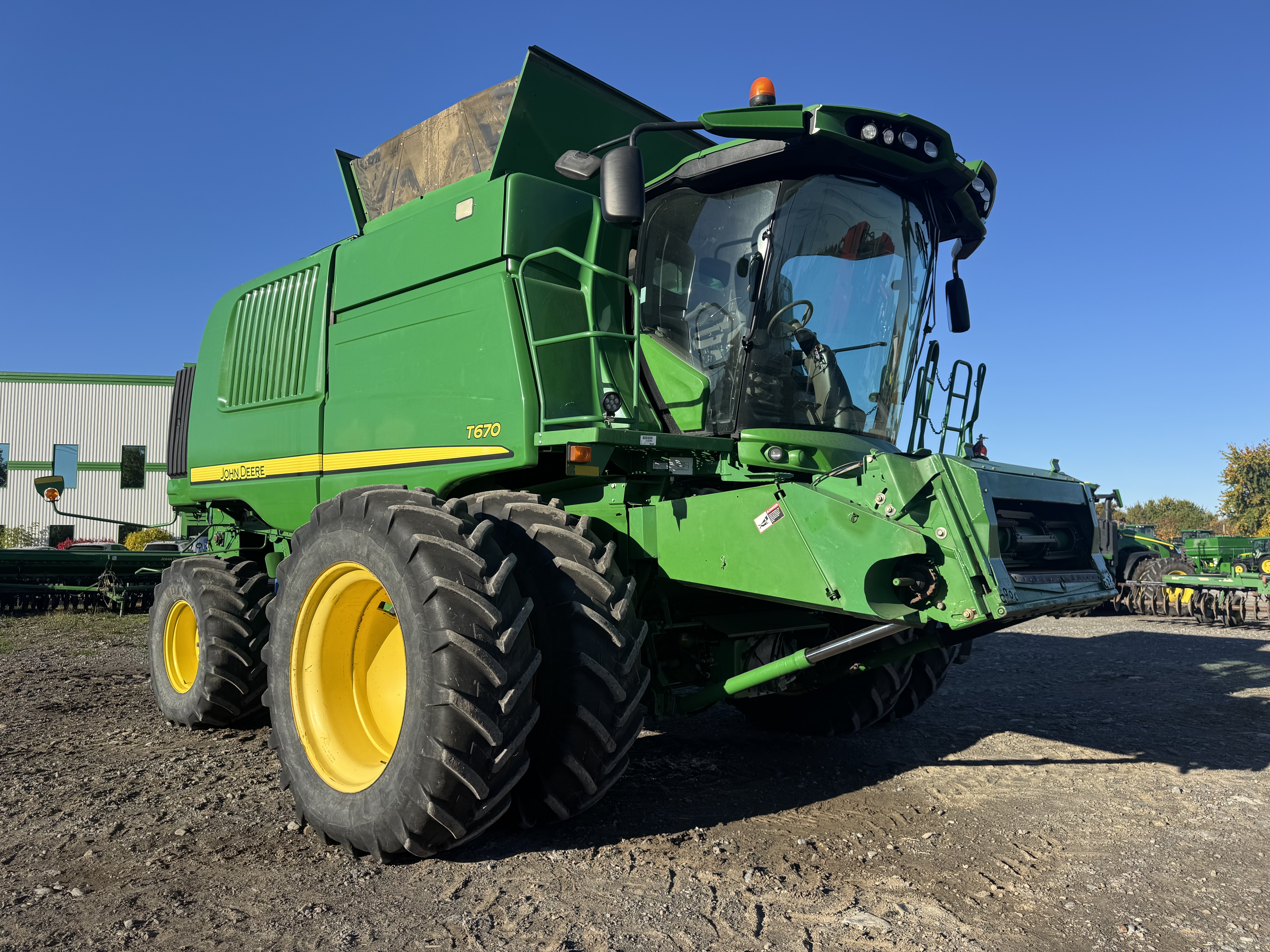 John Deere T670