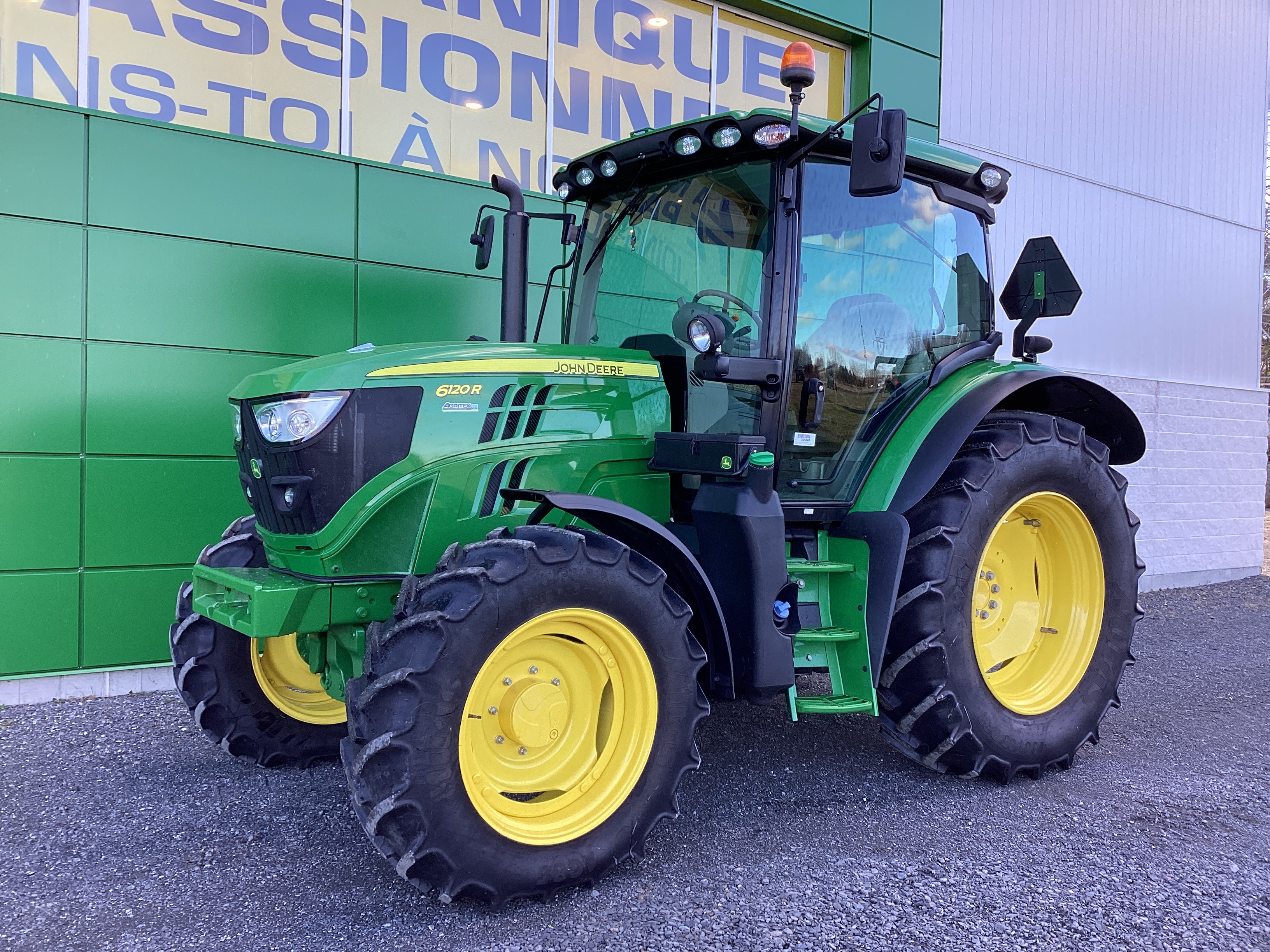 John Deere 6120R