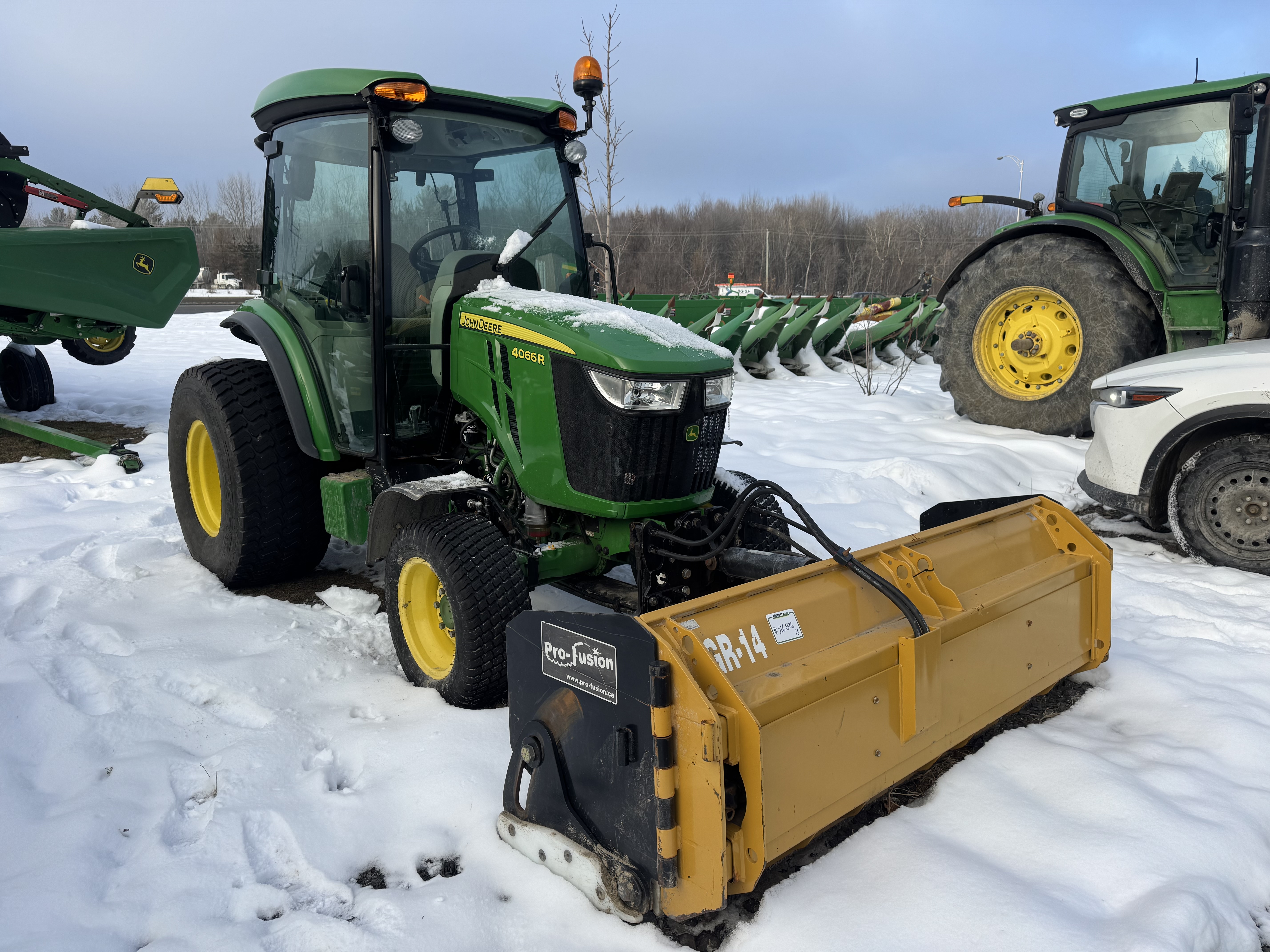 John Deere 4066R GRATTE TURF    