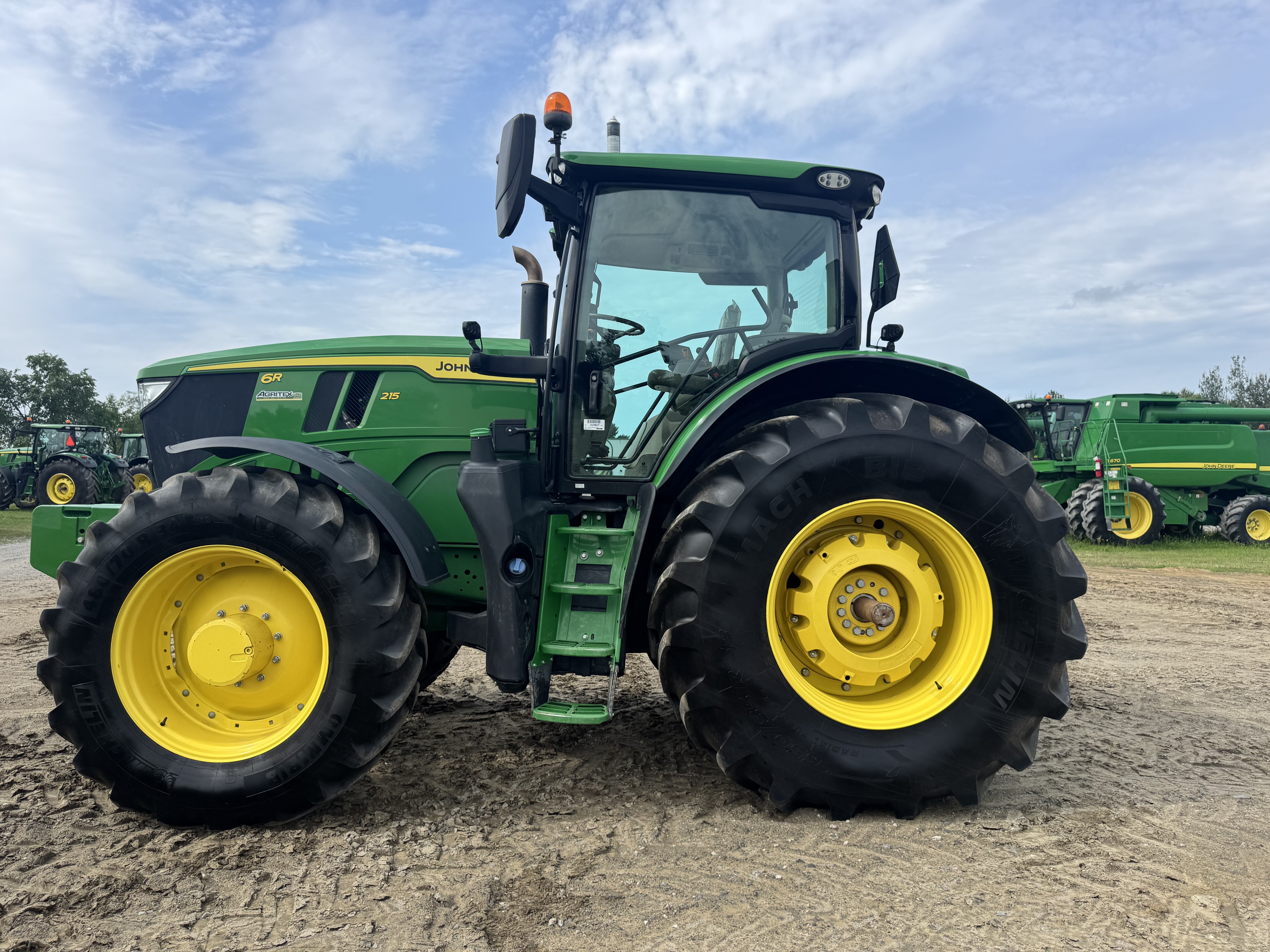 John Deere 6R 215
