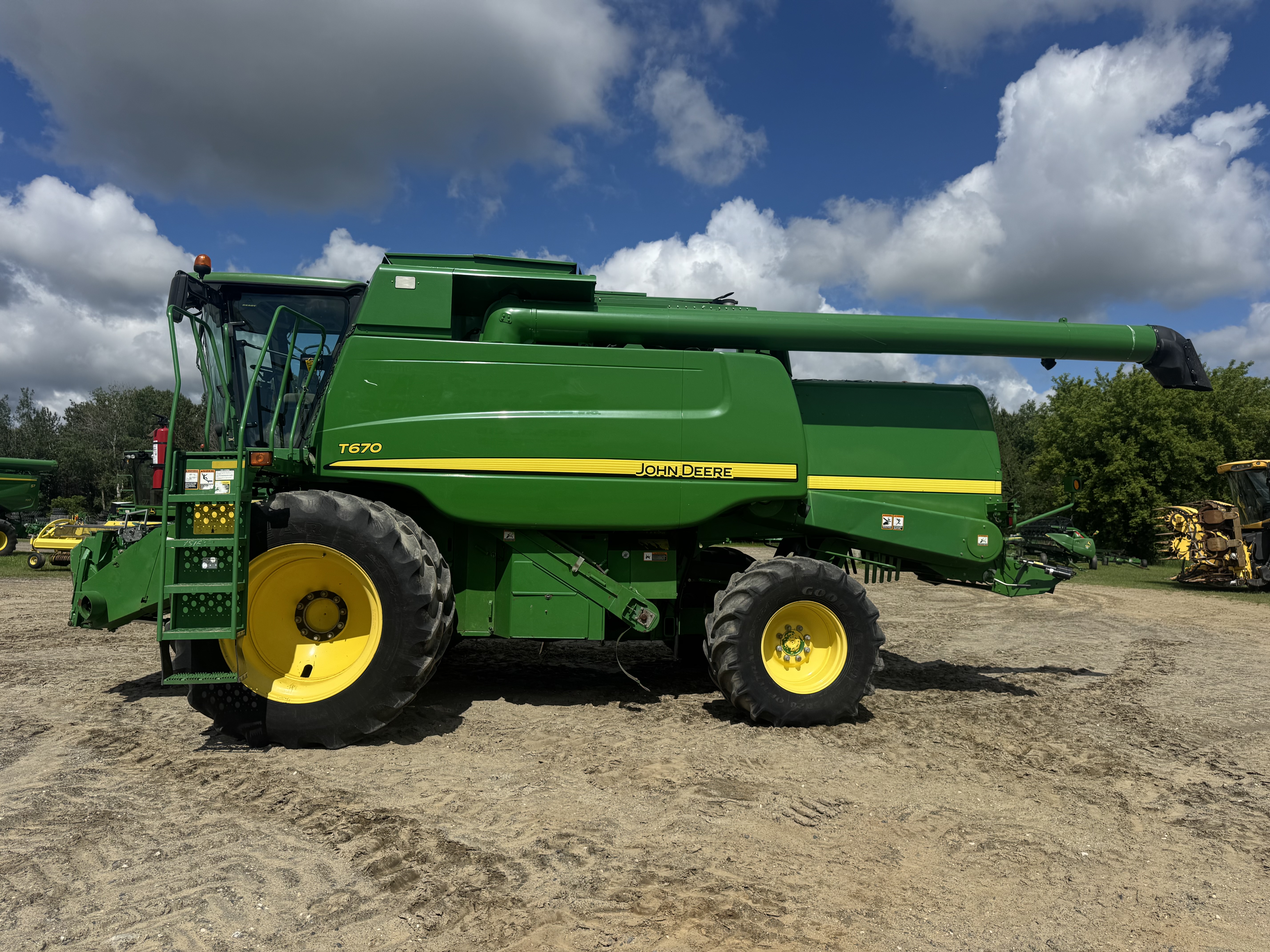 John Deere T670