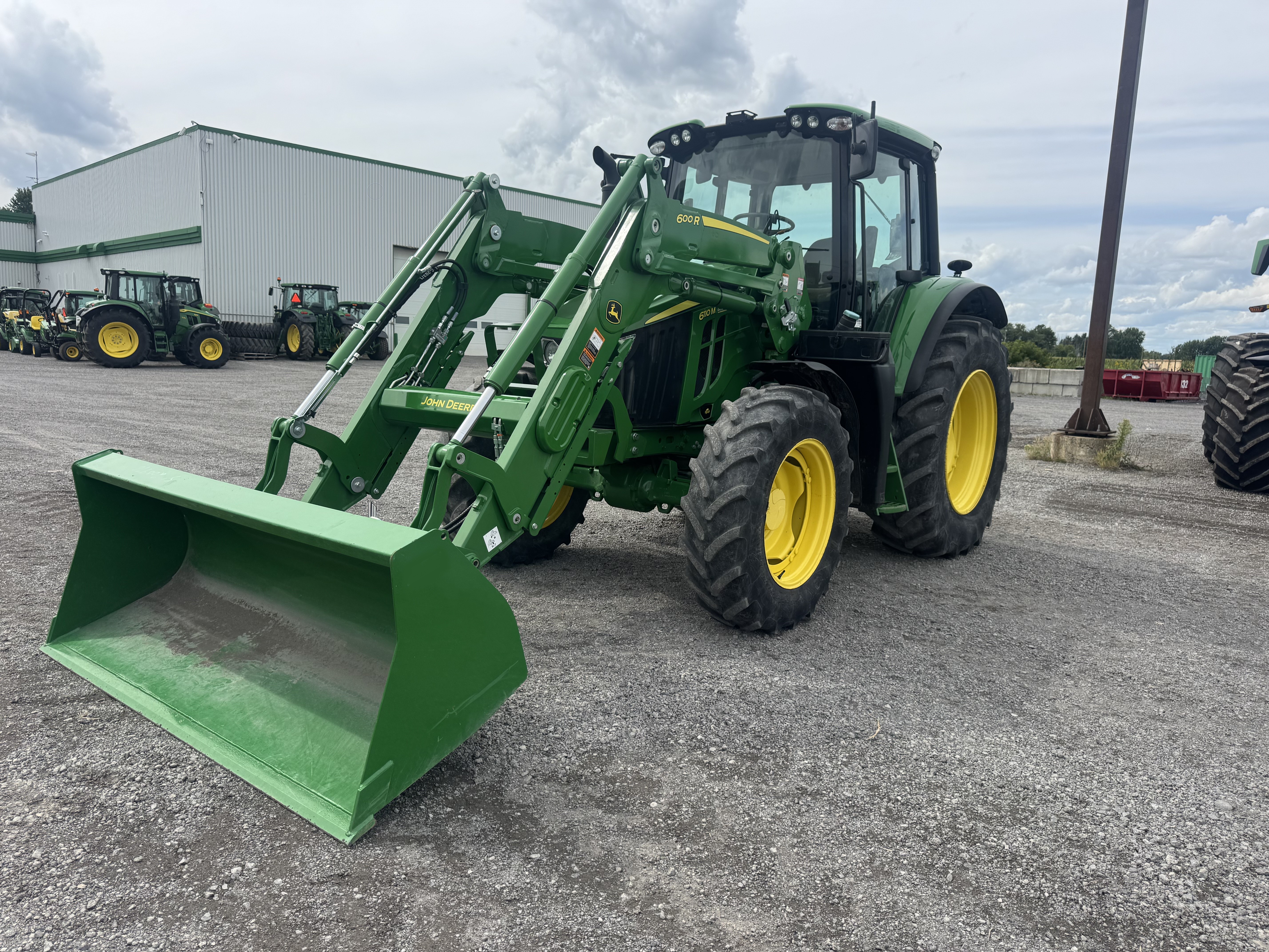 John Deere 6110M 