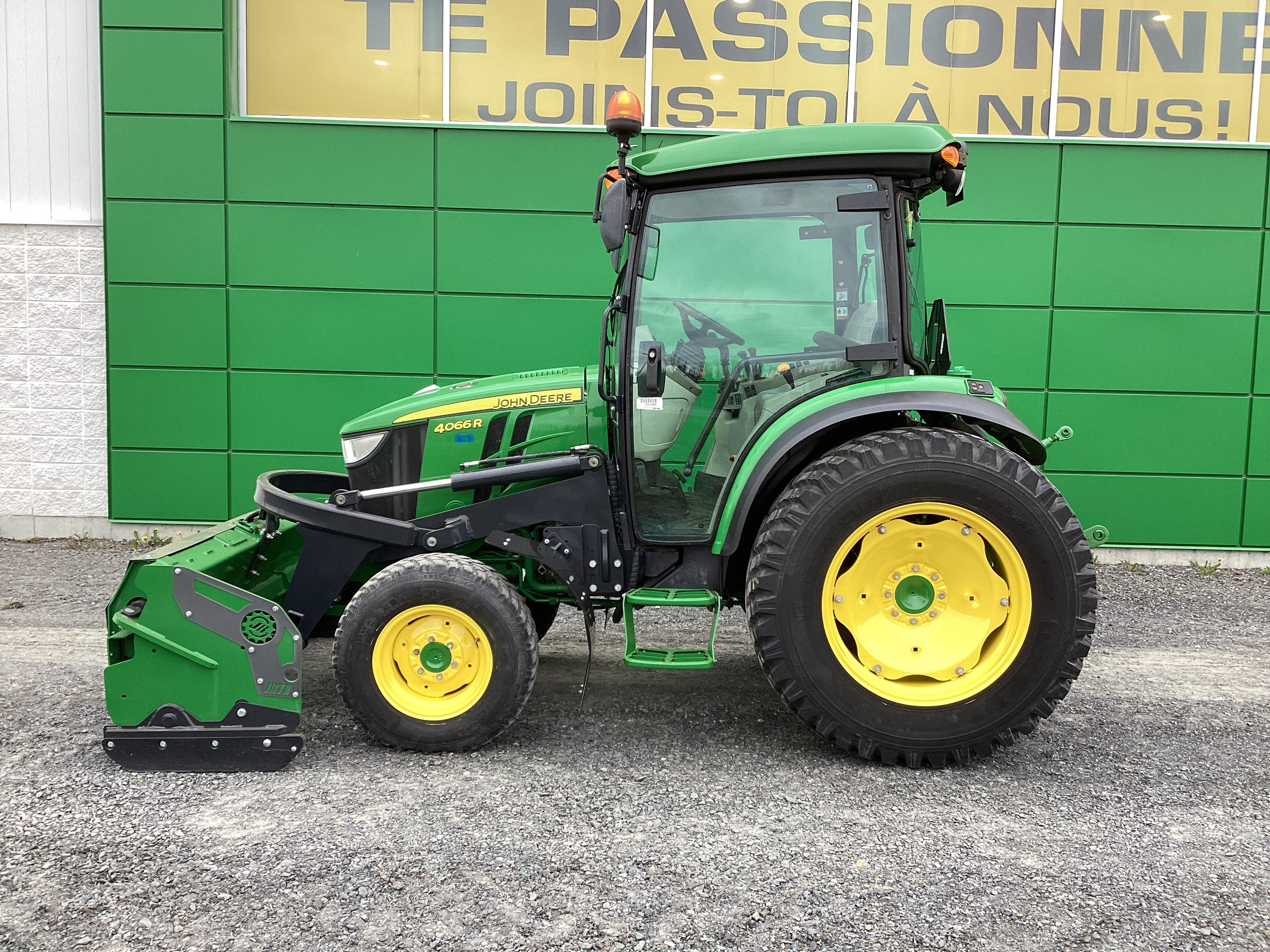 John Deere 4066R NOKIAN GRATTE